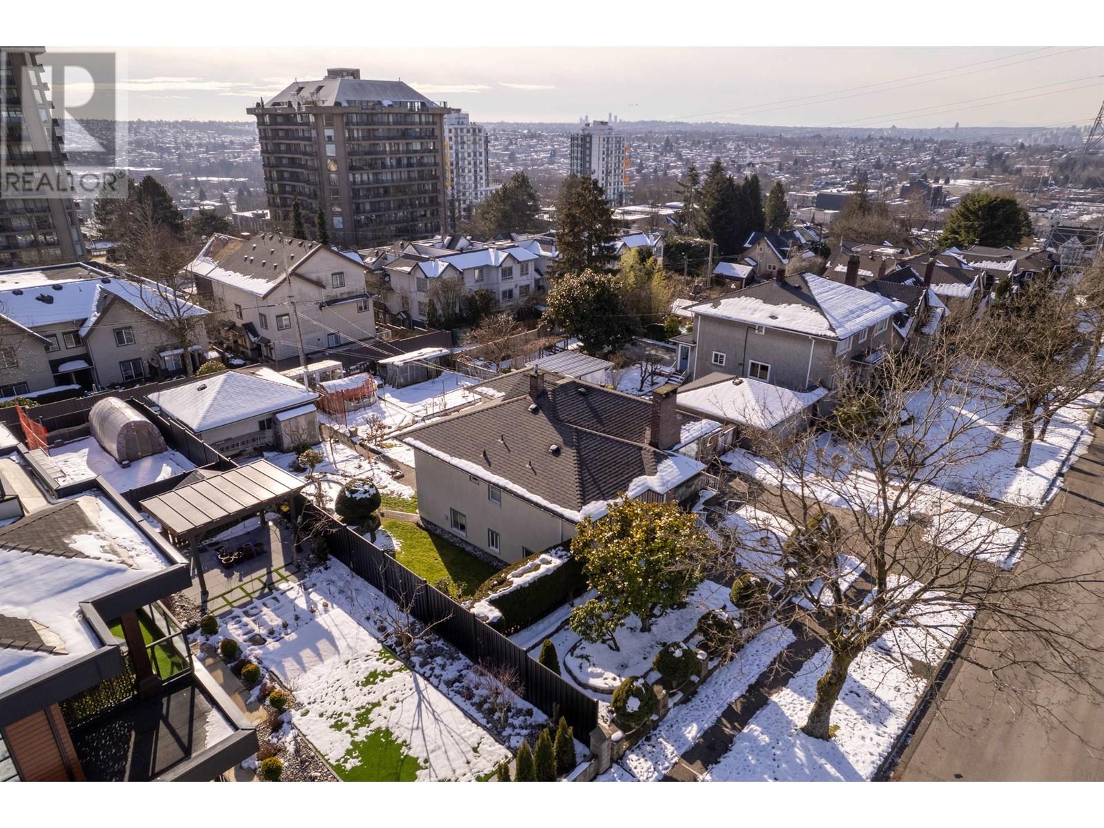 Listing Picture 10 of 26 : 3776 PANDORA STREET, Burnaby / 本拿比 - 魯藝地產 Yvonne Lu Group - MLS Medallion Club Member