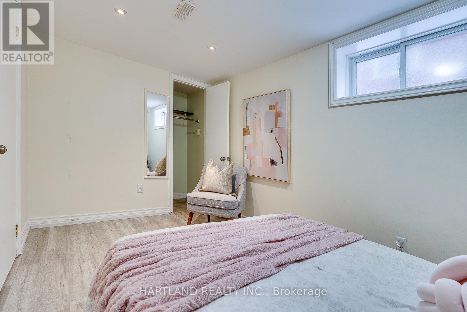 11 Maitland Avenue, Hamilton (Greeningdon), Ontario  L9A 3J4 - Photo 13 - X11974697