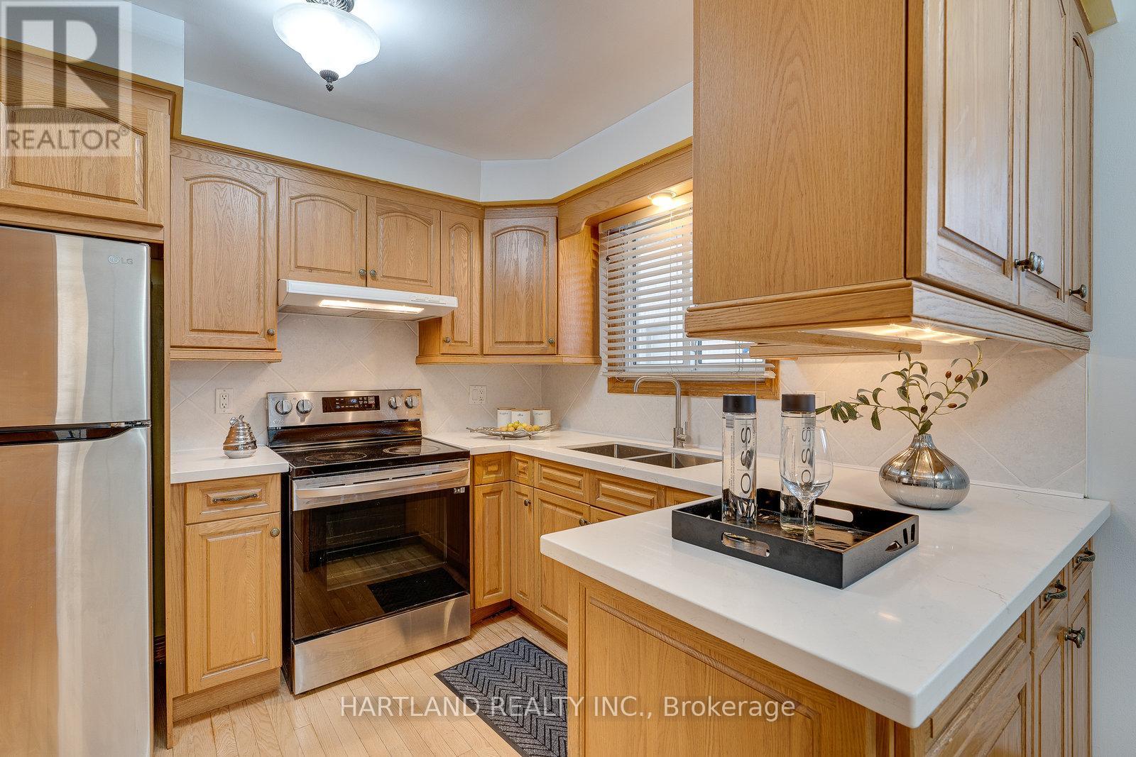 11 Maitland Avenue, Hamilton (Greeningdon), Ontario  L9A 3J4 - Photo 5 - X11974697
