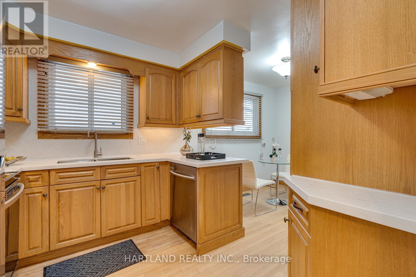 11 Maitland Avenue, Hamilton (Greeningdon), Ontario  L9A 3J4 - Photo 6 - X11974697