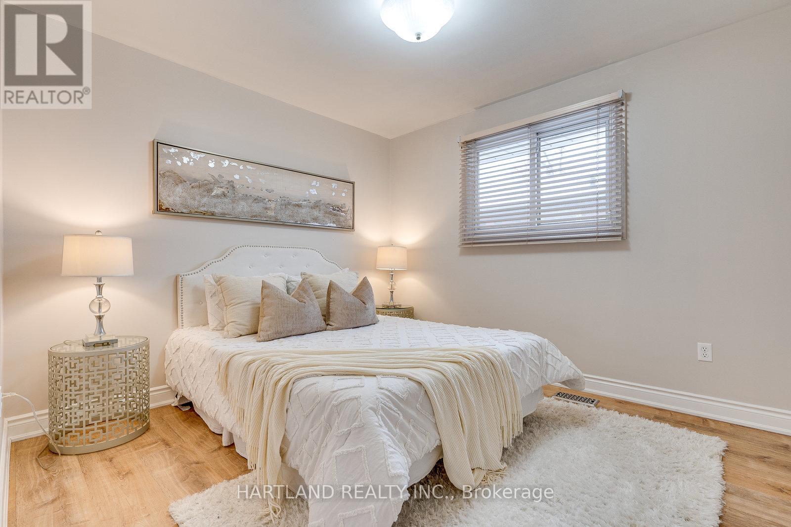 11 Maitland Avenue, Hamilton (Greeningdon), Ontario  L9A 3J4 - Photo 8 - X11974697