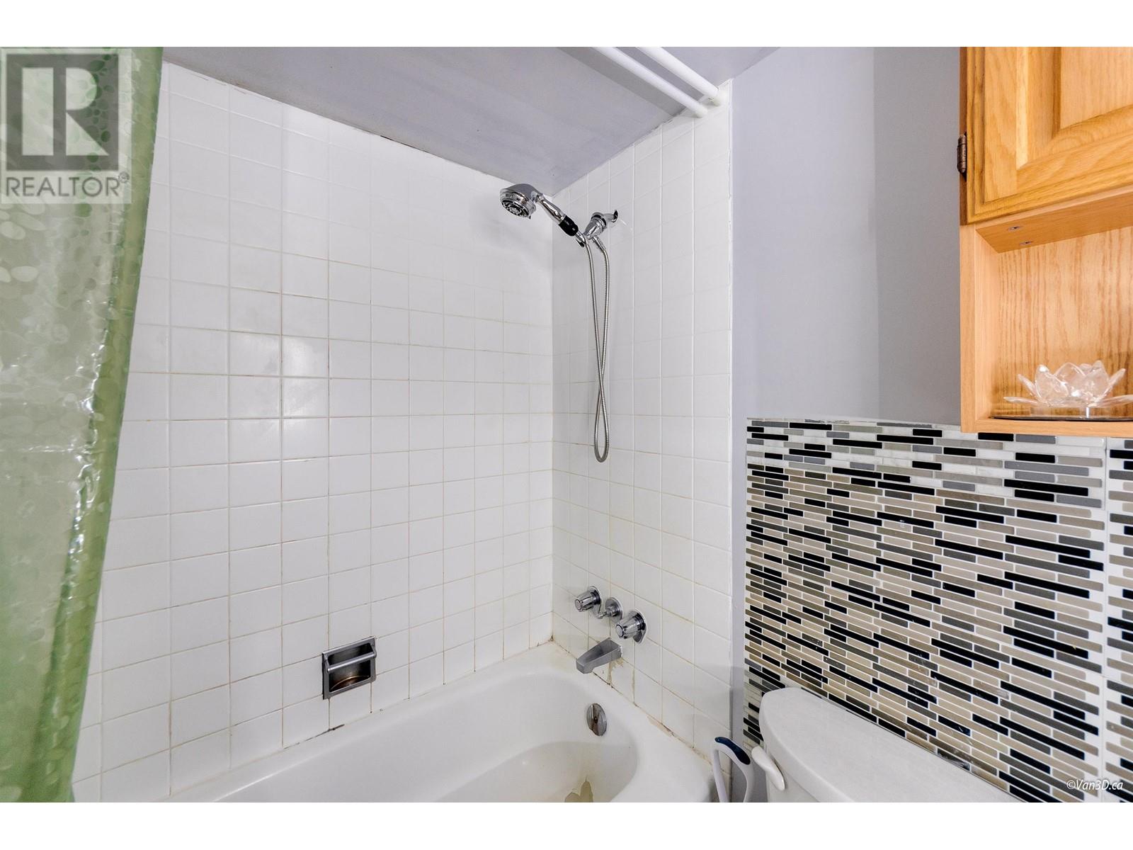 Listing Picture 14 of 21 : 705 6689 WILLINGDON AVENUE, Burnaby / 本拿比 - 魯藝地產 Yvonne Lu Group - MLS Medallion Club Member