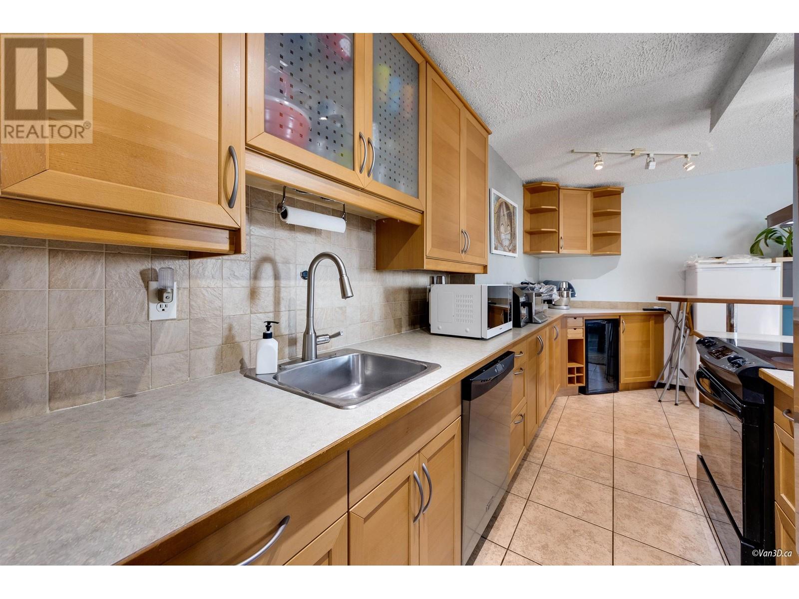 Listing Picture 5 of 21 : 705 6689 WILLINGDON AVENUE, Burnaby / 本拿比 - 魯藝地產 Yvonne Lu Group - MLS Medallion Club Member