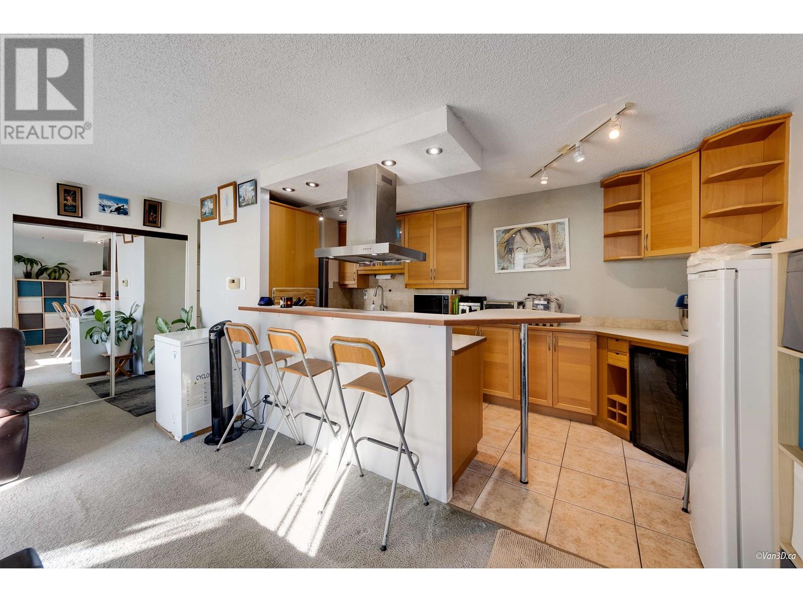 Listing Picture 4 of 21 : 705 6689 WILLINGDON AVENUE, Burnaby / 本拿比 - 魯藝地產 Yvonne Lu Group - MLS Medallion Club Member