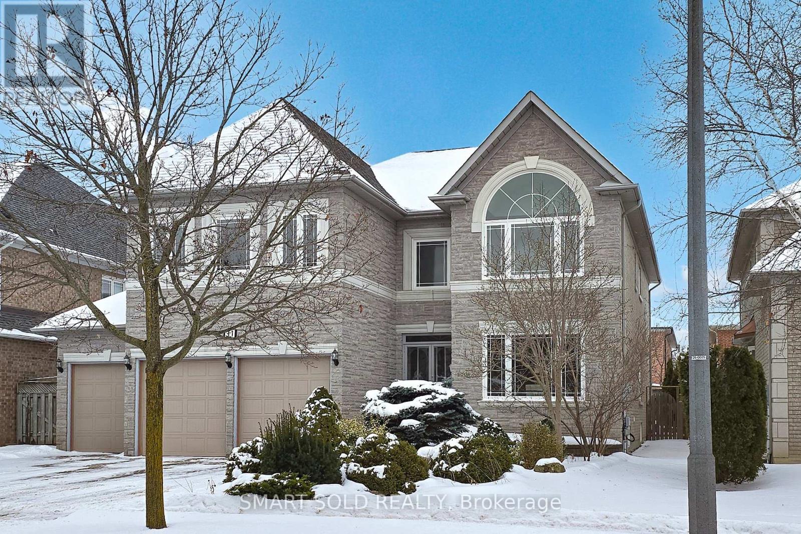 Property at 31 BLACK WALNUT CRESCENT image 3