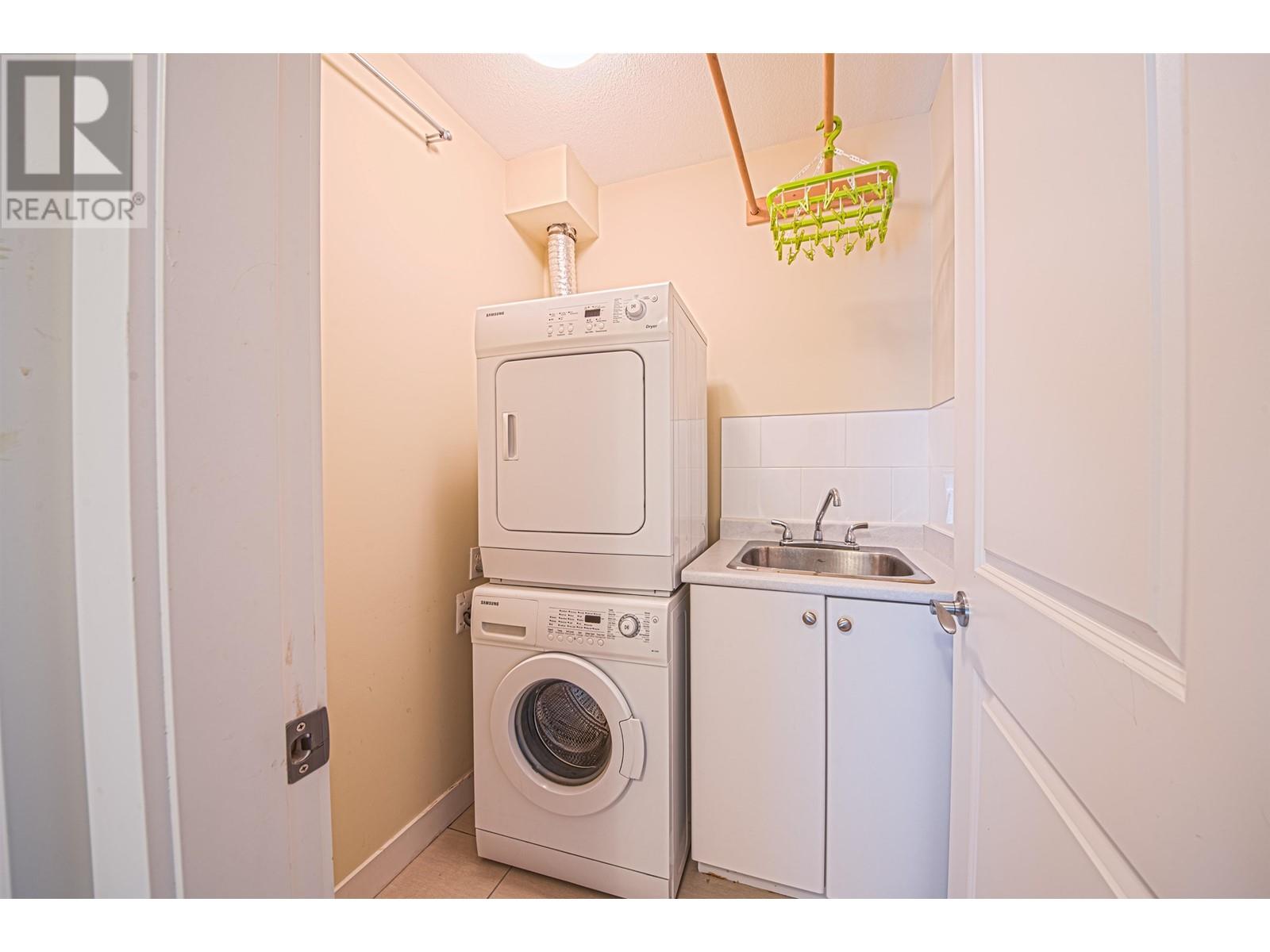 Listing Picture 7 of 21 : 37 9699 SILLS AVENUE, Richmond / 烈治文 - 魯藝地產 Yvonne Lu Group - MLS Medallion Club Member