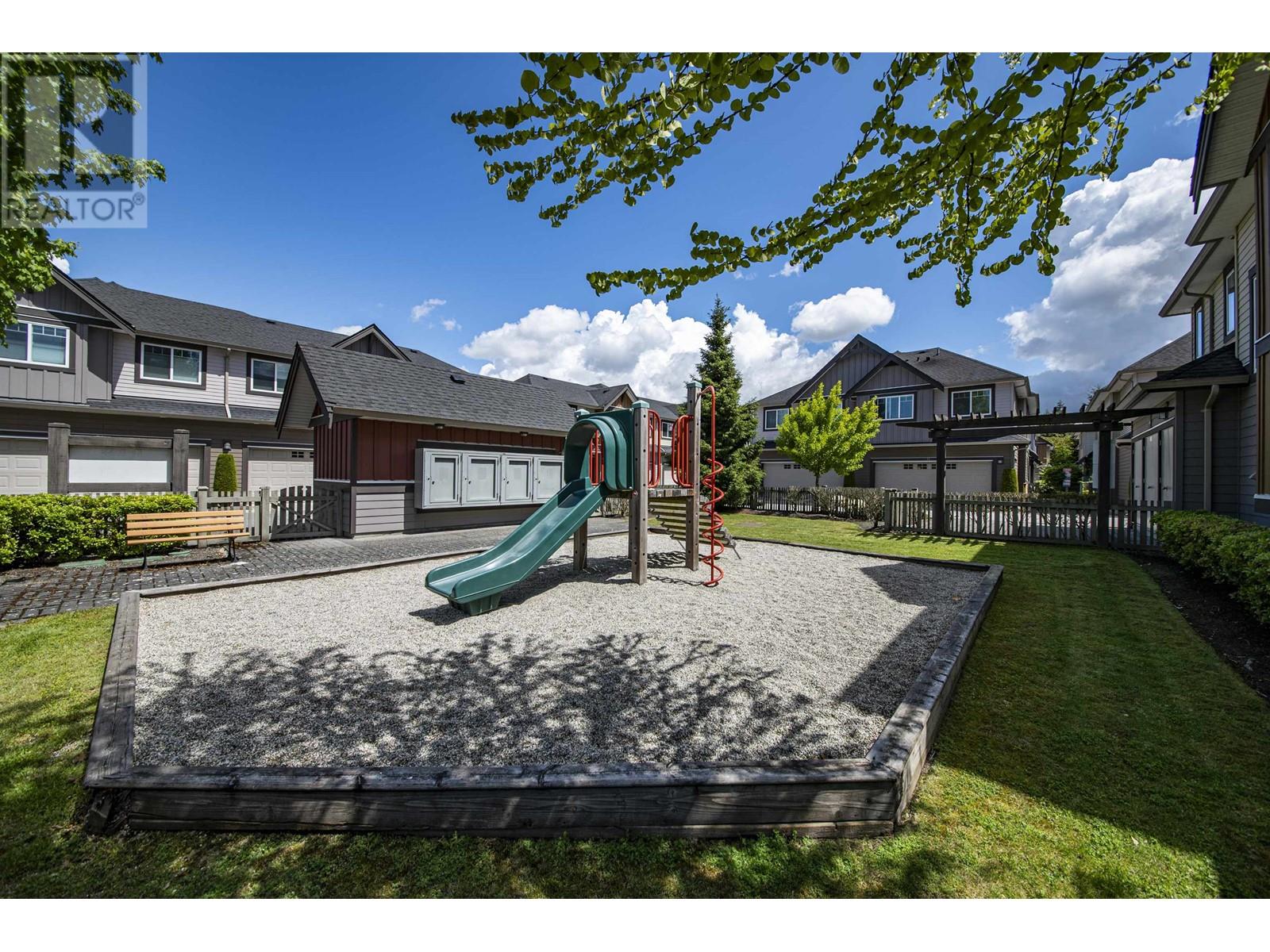 Listing Picture 2 of 21 : 37 9699 SILLS AVENUE, Richmond / 烈治文 - 魯藝地產 Yvonne Lu Group - MLS Medallion Club Member