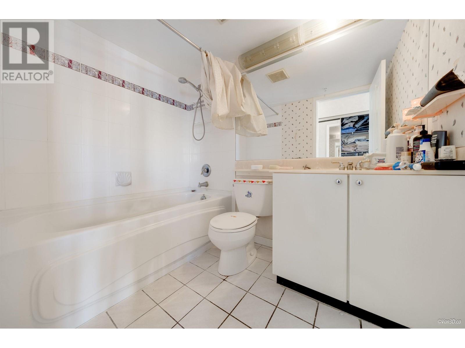 Listing Picture 18 of 26 : 1603 8238 SABA ROAD, Richmond / 烈治文 - 魯藝地產 Yvonne Lu Group - MLS Medallion Club Member