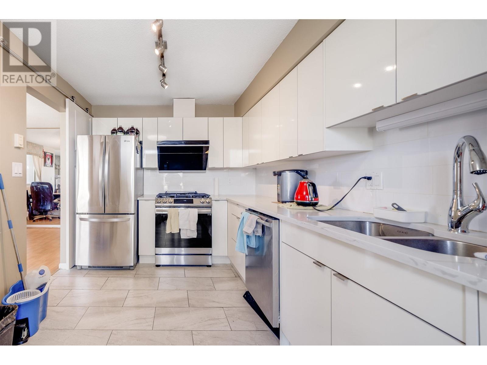 Listing Picture 10 of 26 : 1603 8238 SABA ROAD, Richmond / 烈治文 - 魯藝地產 Yvonne Lu Group - MLS Medallion Club Member