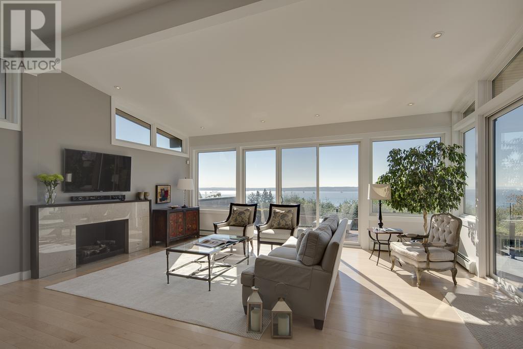 4146 Burkehill Road, West Vancouver, British Columbia  V7V 3M5 - Photo 2 - R2967202