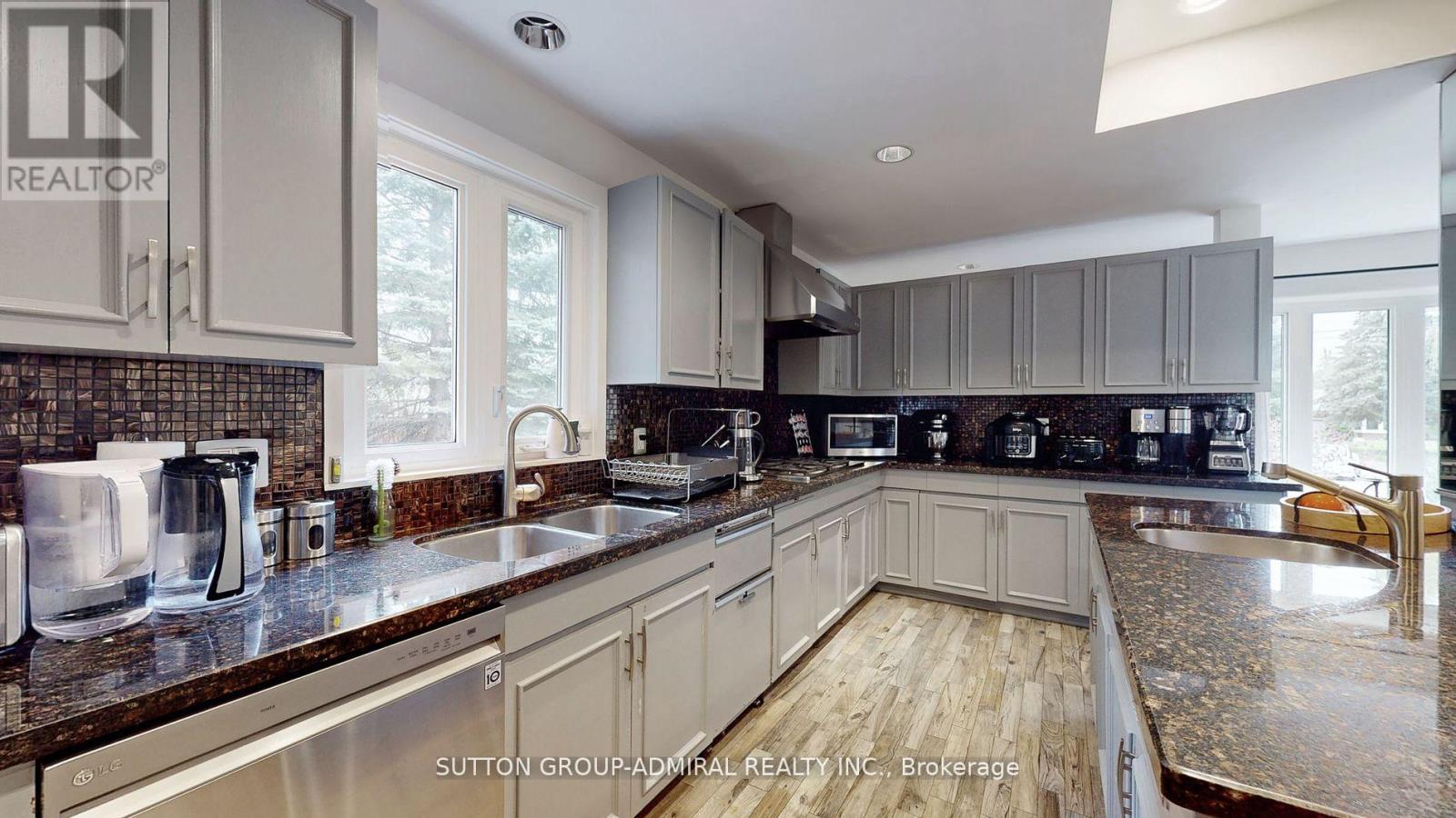 8 Mead Court, Toronto (St. Andrew-Windfields), Ontario  M2L 2A6 - Photo 12 - C11974949