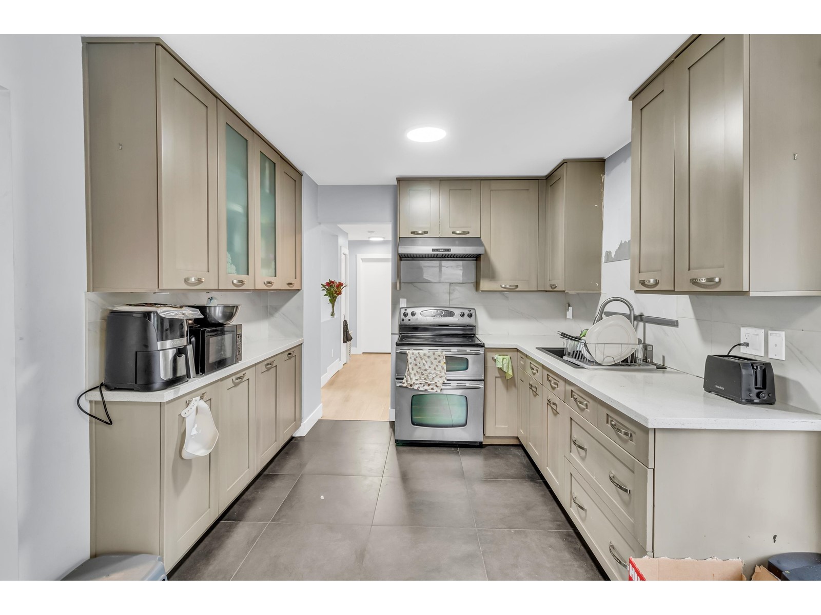 9137 Malcolm Place, Surrey, British Columbia  V3V 6G1 - Photo 10 - R2966399
