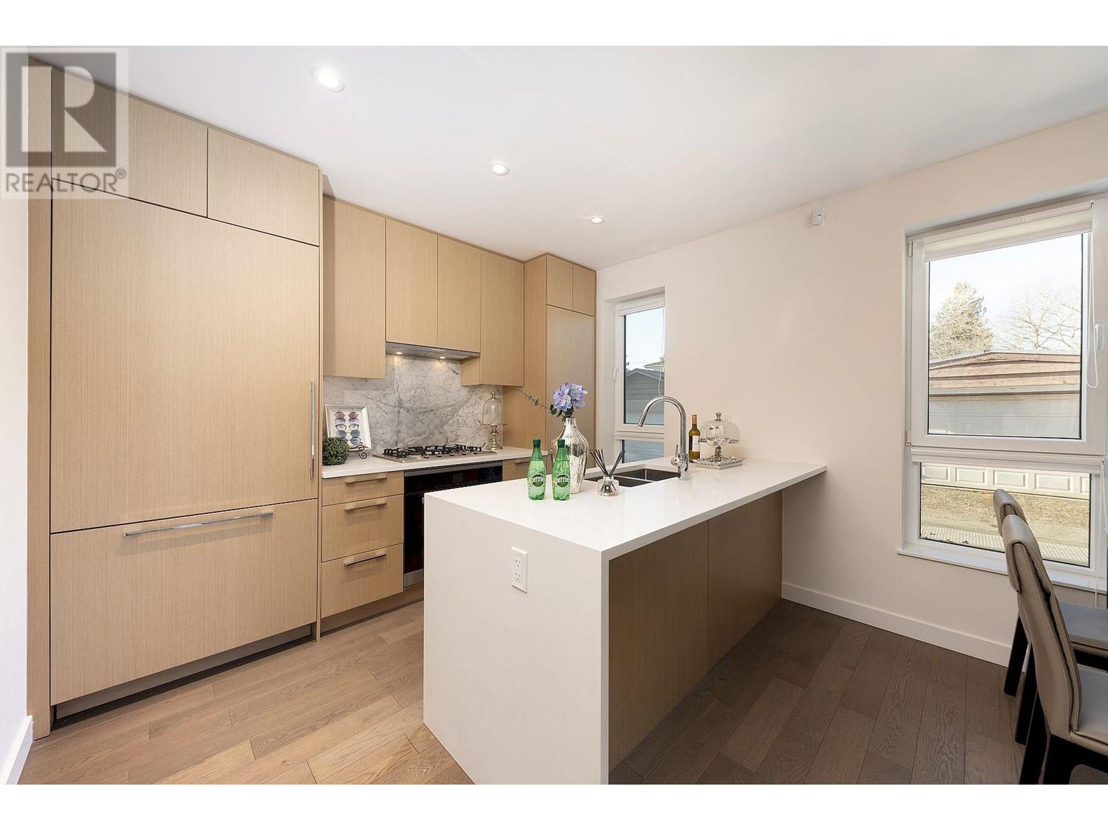 5385 CAMBIE STREET, vancouver, British Columbia