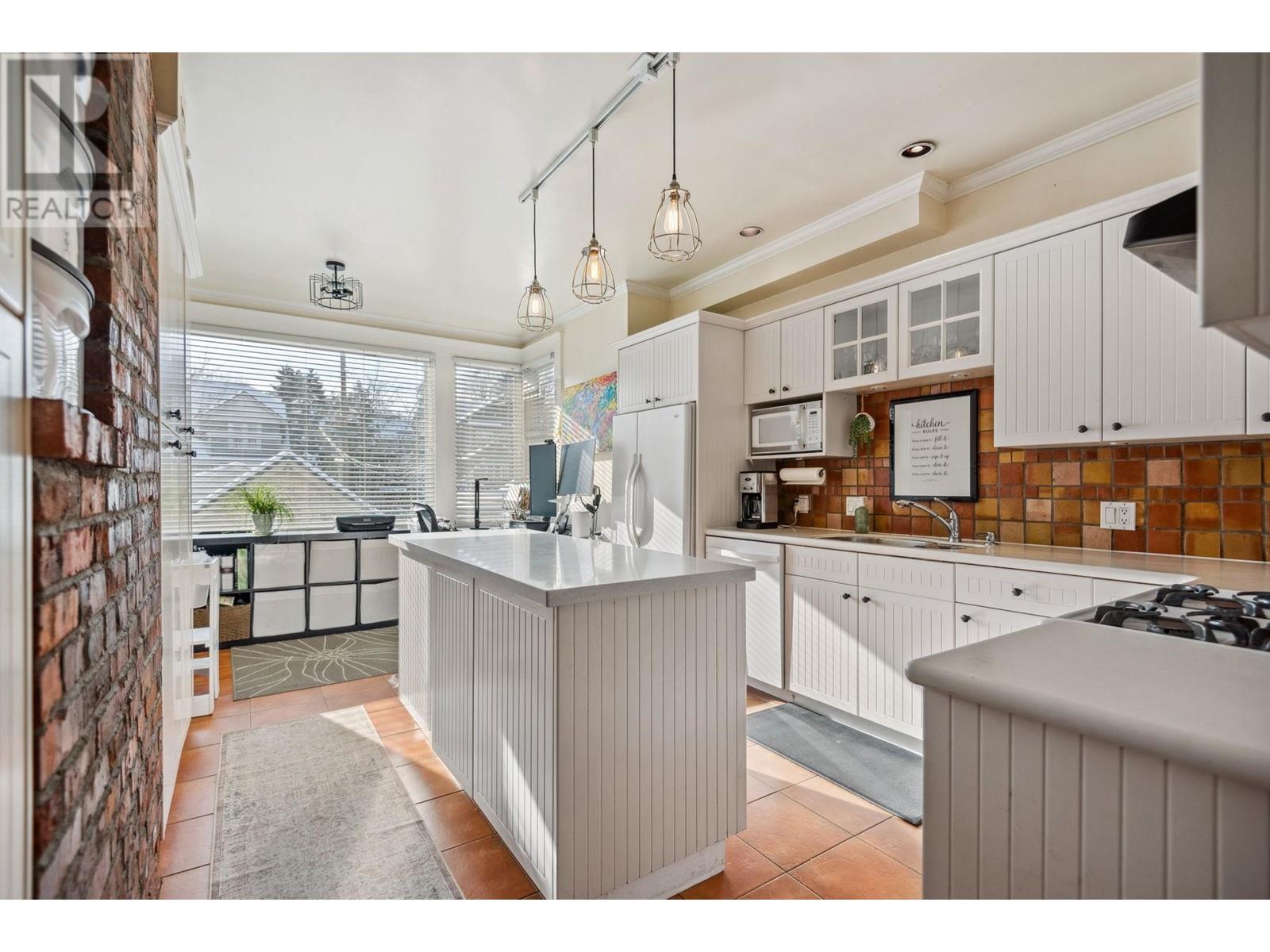 Listing Picture 11 of 40 : 628 W 22ND AVENUE, Vancouver / 溫哥華 - 魯藝地產 Yvonne Lu Group - MLS Medallion Club Member