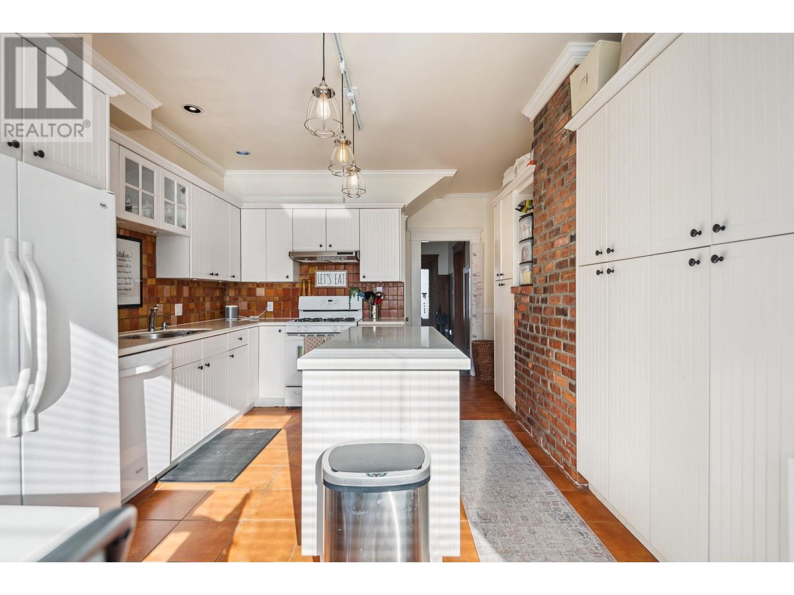 Listing Picture 12 of 40 : 628 W 22ND AVENUE, Vancouver / 溫哥華 - 魯藝地產 Yvonne Lu Group - MLS Medallion Club Member