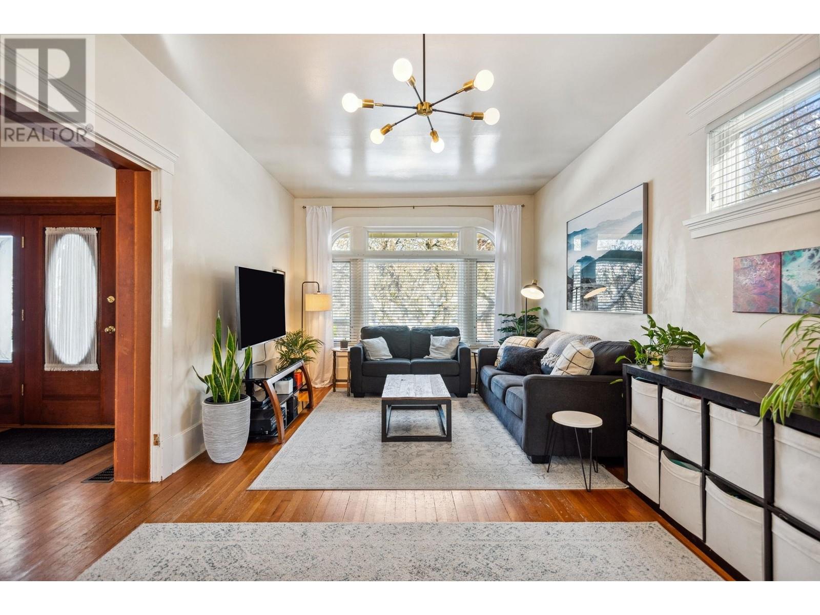 Listing Picture 4 of 40 : 628 W 22ND AVENUE, Vancouver / 溫哥華 - 魯藝地產 Yvonne Lu Group - MLS Medallion Club Member