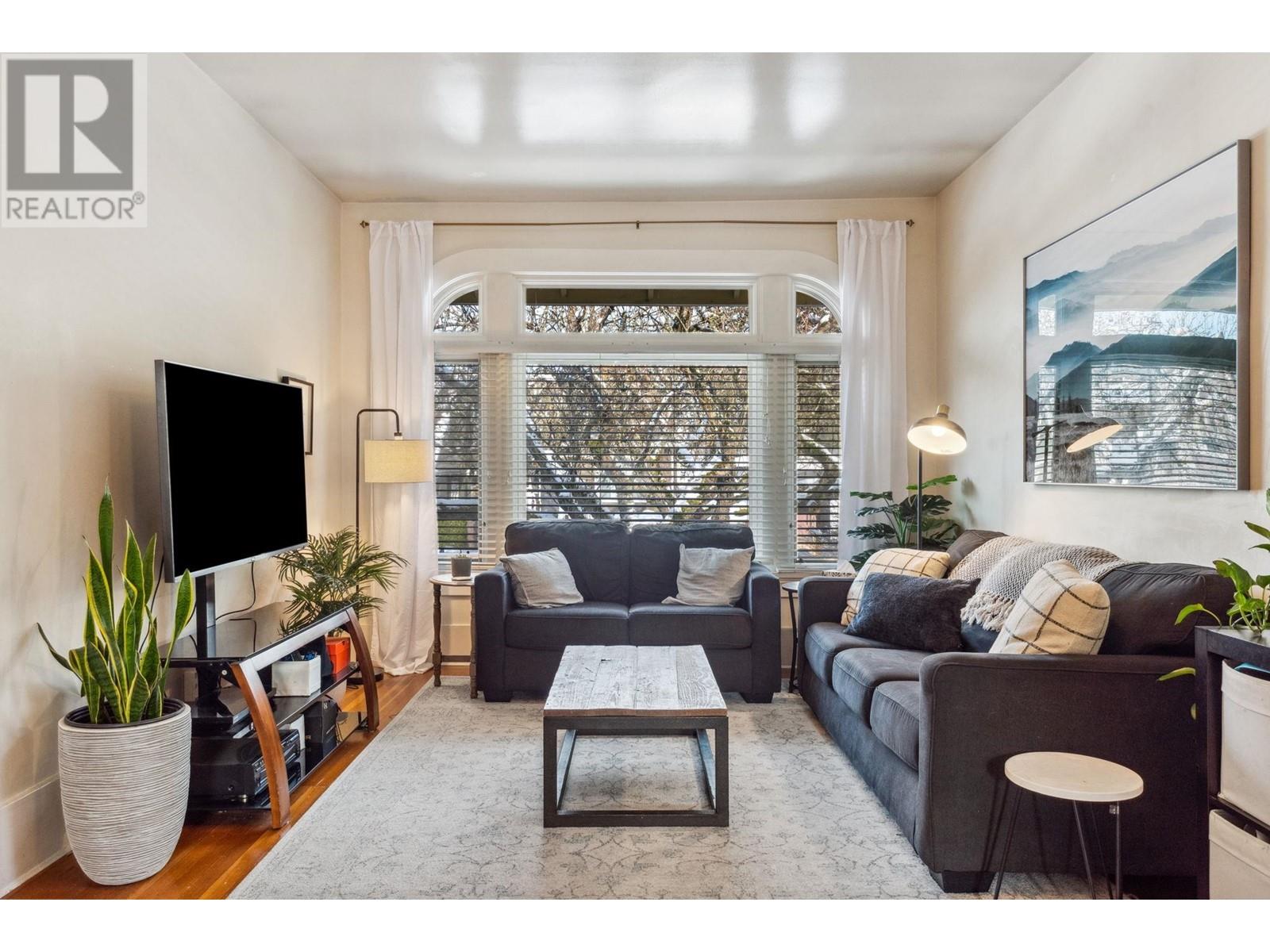 Listing Picture 3 of 40 : 628 W 22ND AVENUE, Vancouver / 溫哥華 - 魯藝地產 Yvonne Lu Group - MLS Medallion Club Member