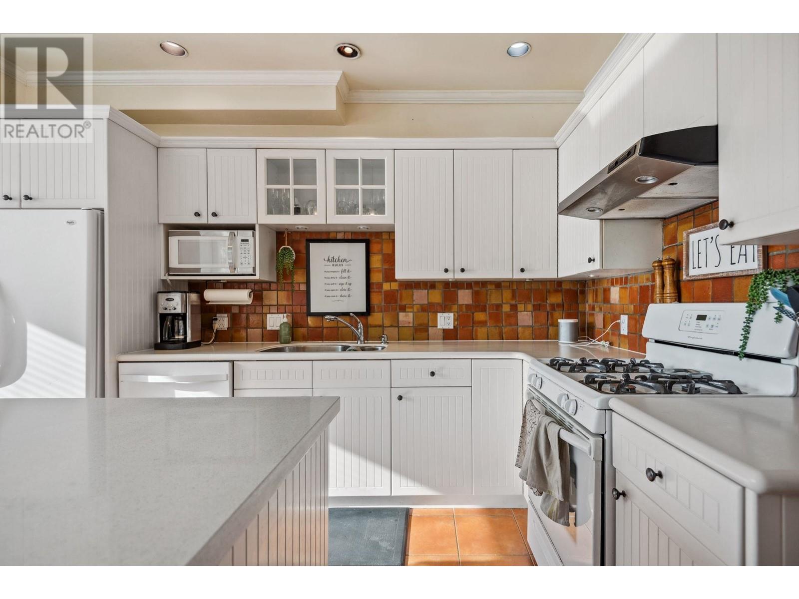 Listing Picture 13 of 40 : 628 W 22ND AVENUE, Vancouver / 溫哥華 - 魯藝地產 Yvonne Lu Group - MLS Medallion Club Member