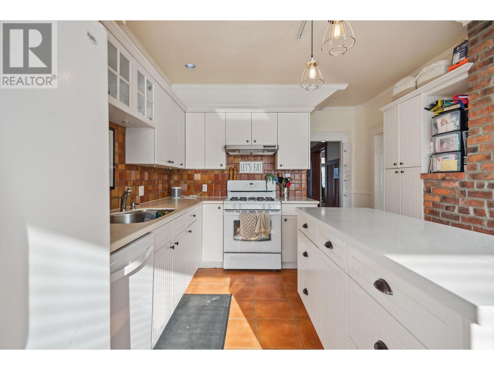 Listing Picture 15 of 40 : 628 W 22ND AVENUE, Vancouver / 溫哥華 - 魯藝地產 Yvonne Lu Group - MLS Medallion Club Member