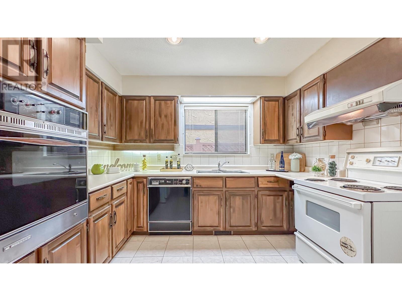 Listing Picture 9 of 39 : 4911 GROAT AVENUE, Richmond / 烈治文 - 魯藝地產 Yvonne Lu Group - MLS Medallion Club Member
