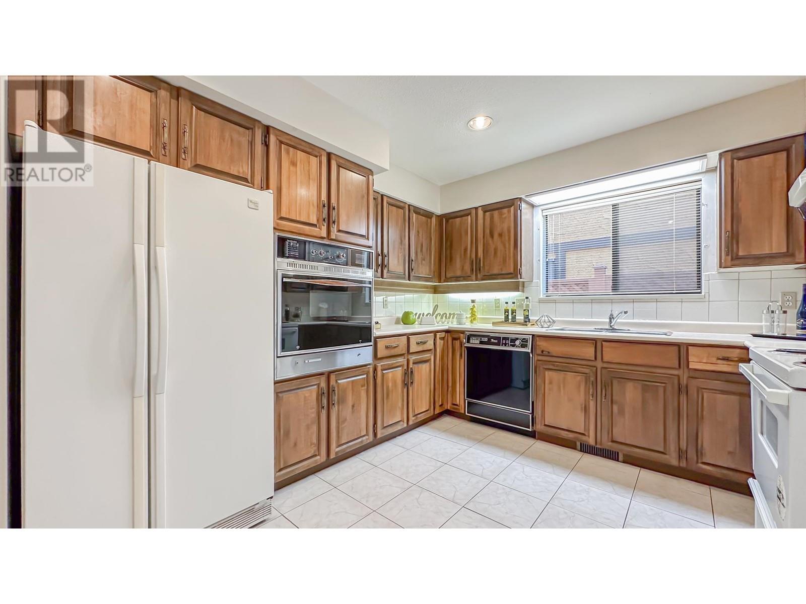 Listing Picture 10 of 39 : 4911 GROAT AVENUE, Richmond / 烈治文 - 魯藝地產 Yvonne Lu Group - MLS Medallion Club Member