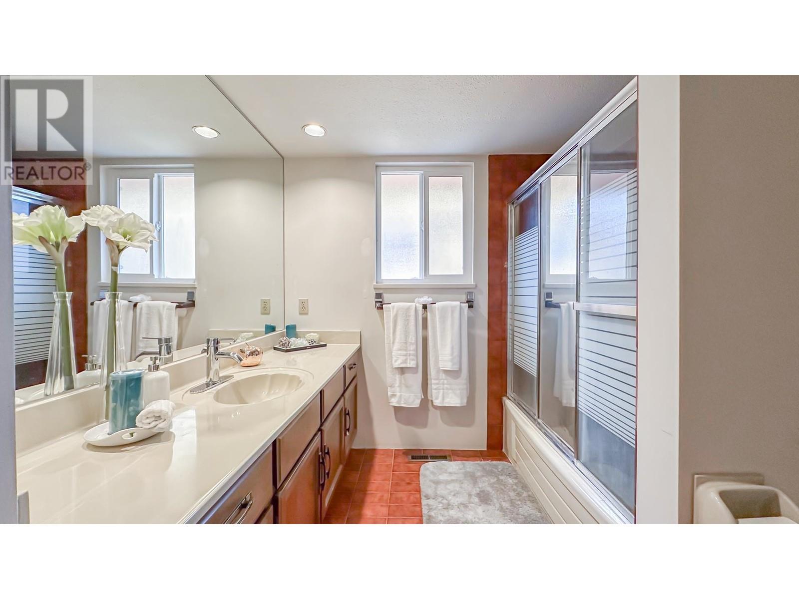 Listing Picture 34 of 39 : 4911 GROAT AVENUE, Richmond / 烈治文 - 魯藝地產 Yvonne Lu Group - MLS Medallion Club Member