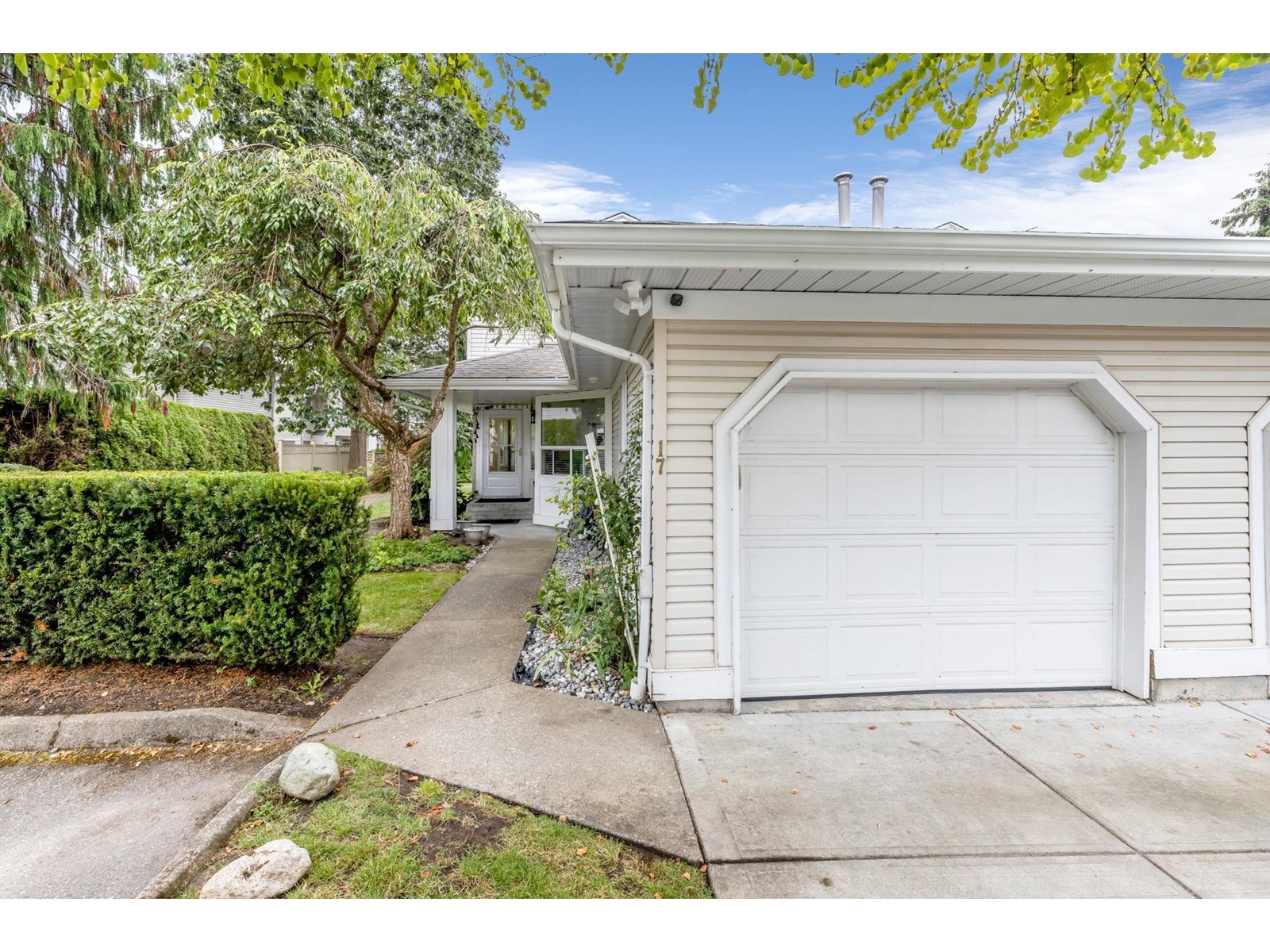 Property at 17 6478 121 STREET image 5