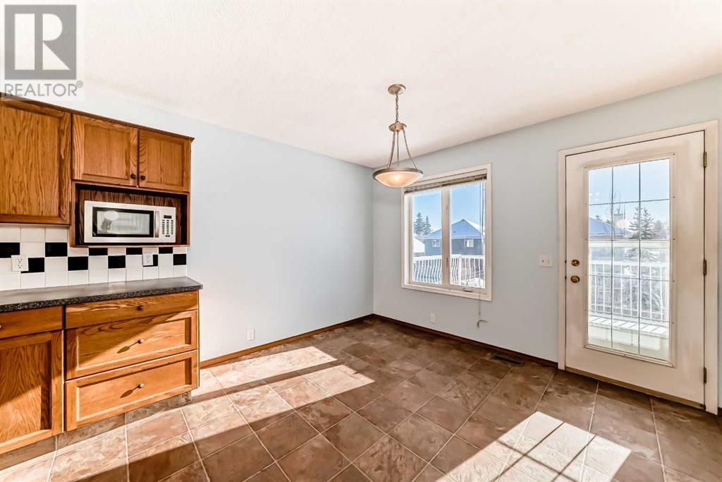 Property at 156 SOMERCREST CLOSE SW Close SW image 3
