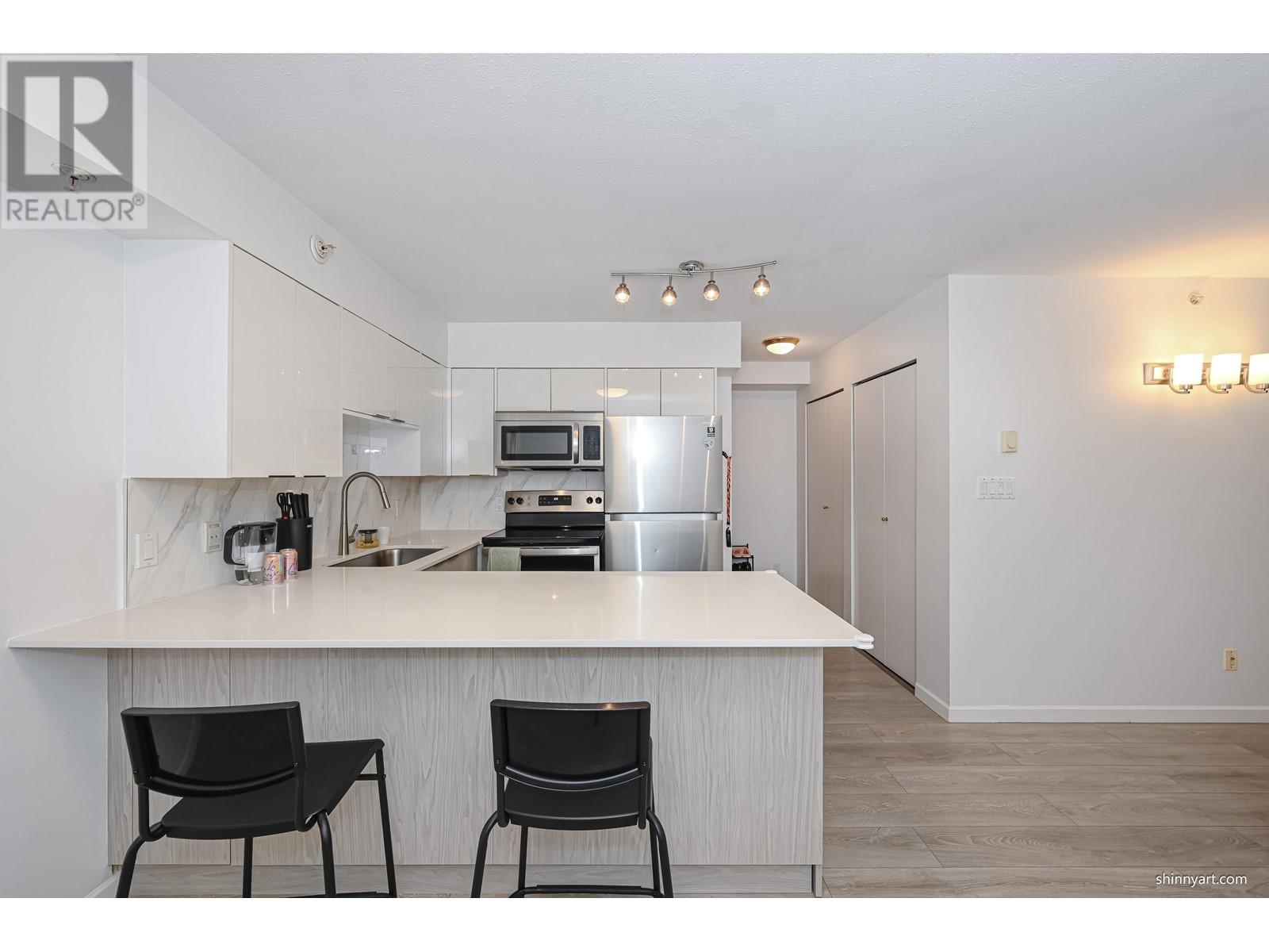 Property at 211 488 HELMCKEN STREET image 3