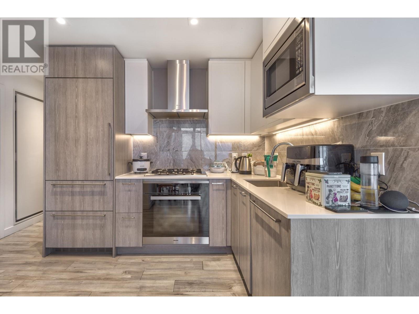 Listing Picture 13 of 28 : 603 2288 ALPHA AVENUE, Burnaby / 本拿比 - 魯藝地產 Yvonne Lu Group - MLS Medallion Club Member