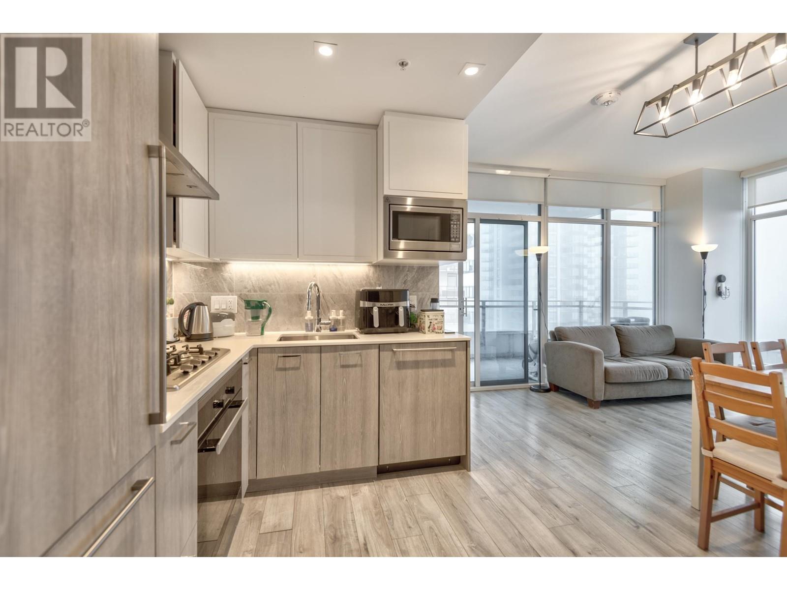 Listing Picture 8 of 28 : 603 2288 ALPHA AVENUE, Burnaby / 本拿比 - 魯藝地產 Yvonne Lu Group - MLS Medallion Club Member