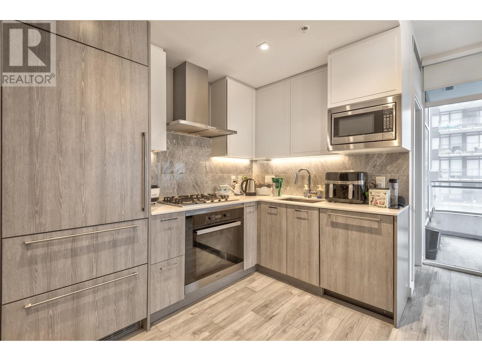 Listing Picture 9 of 28 : 603 2288 ALPHA AVENUE, Burnaby / 本拿比 - 魯藝地產 Yvonne Lu Group - MLS Medallion Club Member