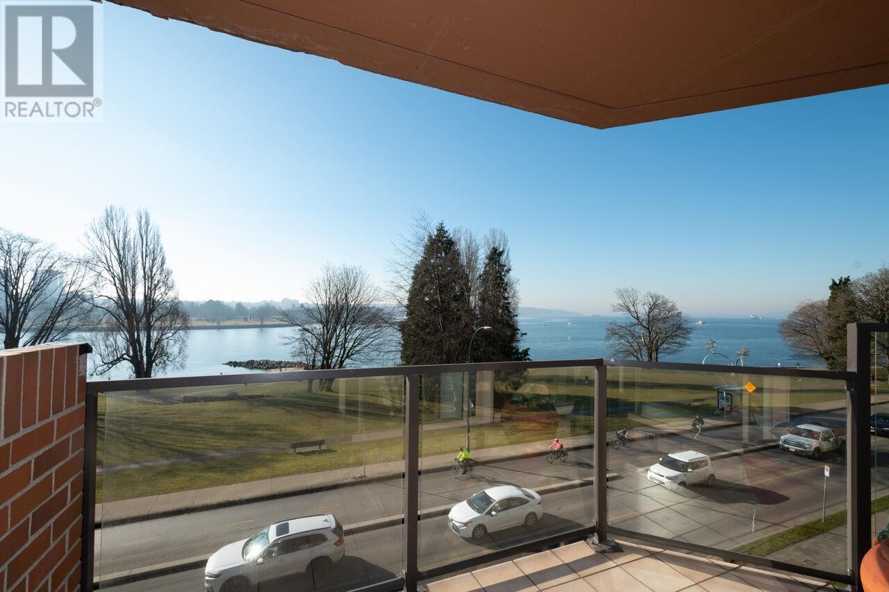 Listing Picture 5 of 40 : 402 1419 BEACH AVENUE, Vancouver / 溫哥華 - 魯藝地產 Yvonne Lu Group - MLS Medallion Club Member