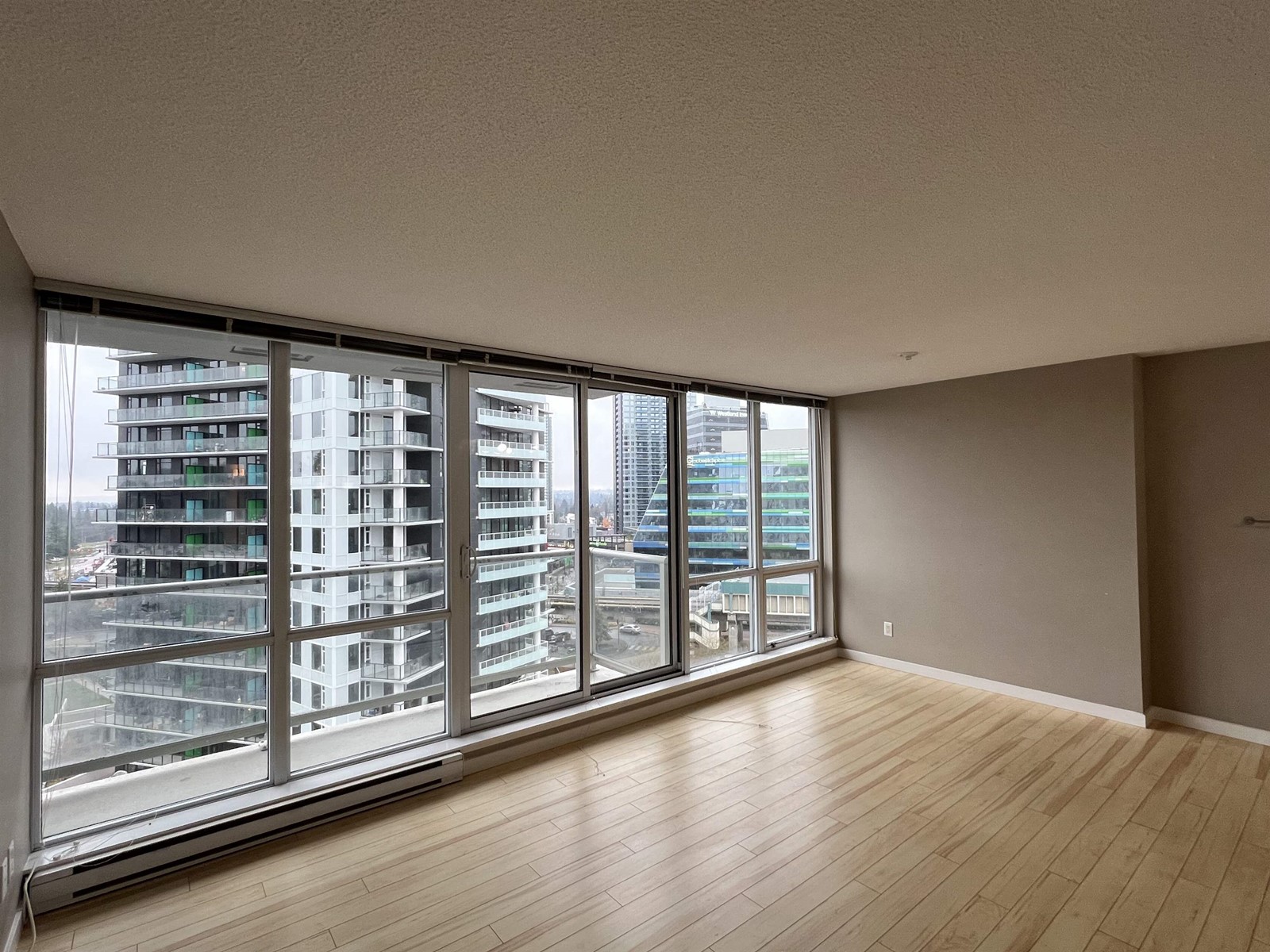 Property at 1106 9981 WHALLEY BOULEVARD image 2