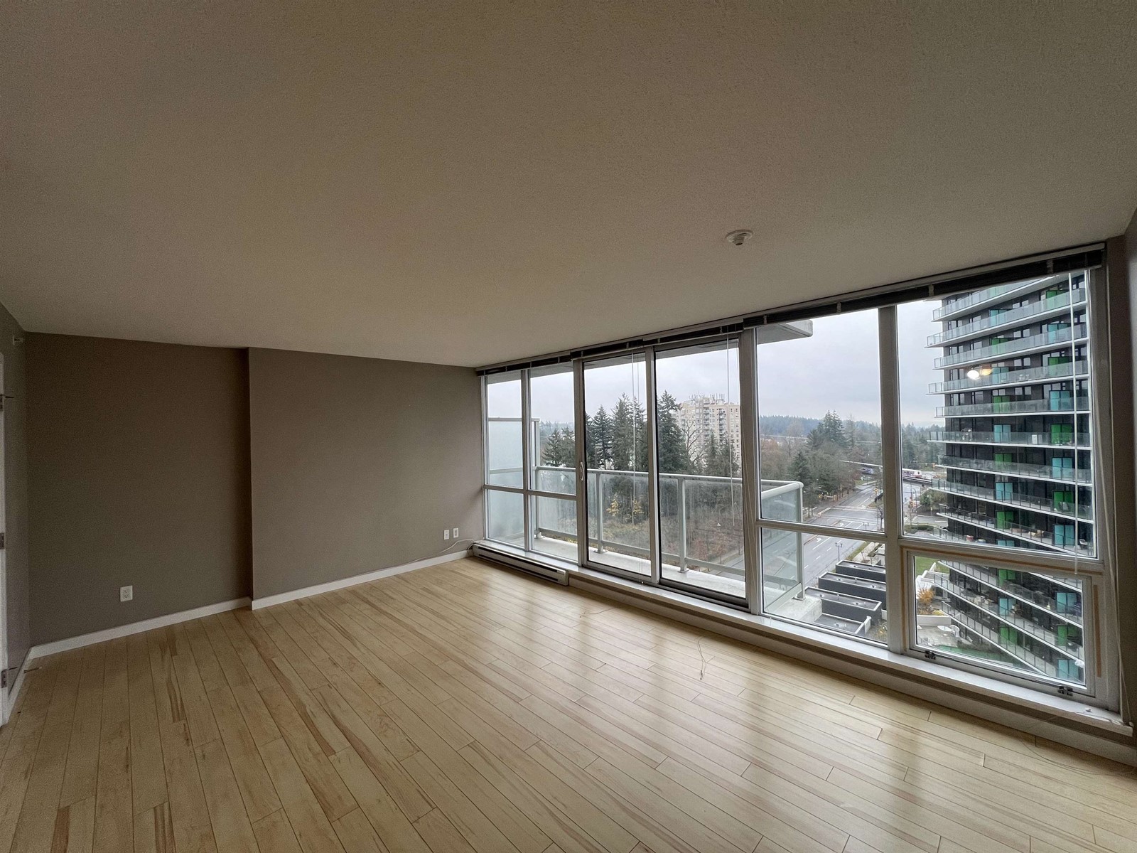 Property at 1106 9981 WHALLEY BOULEVARD image 4
