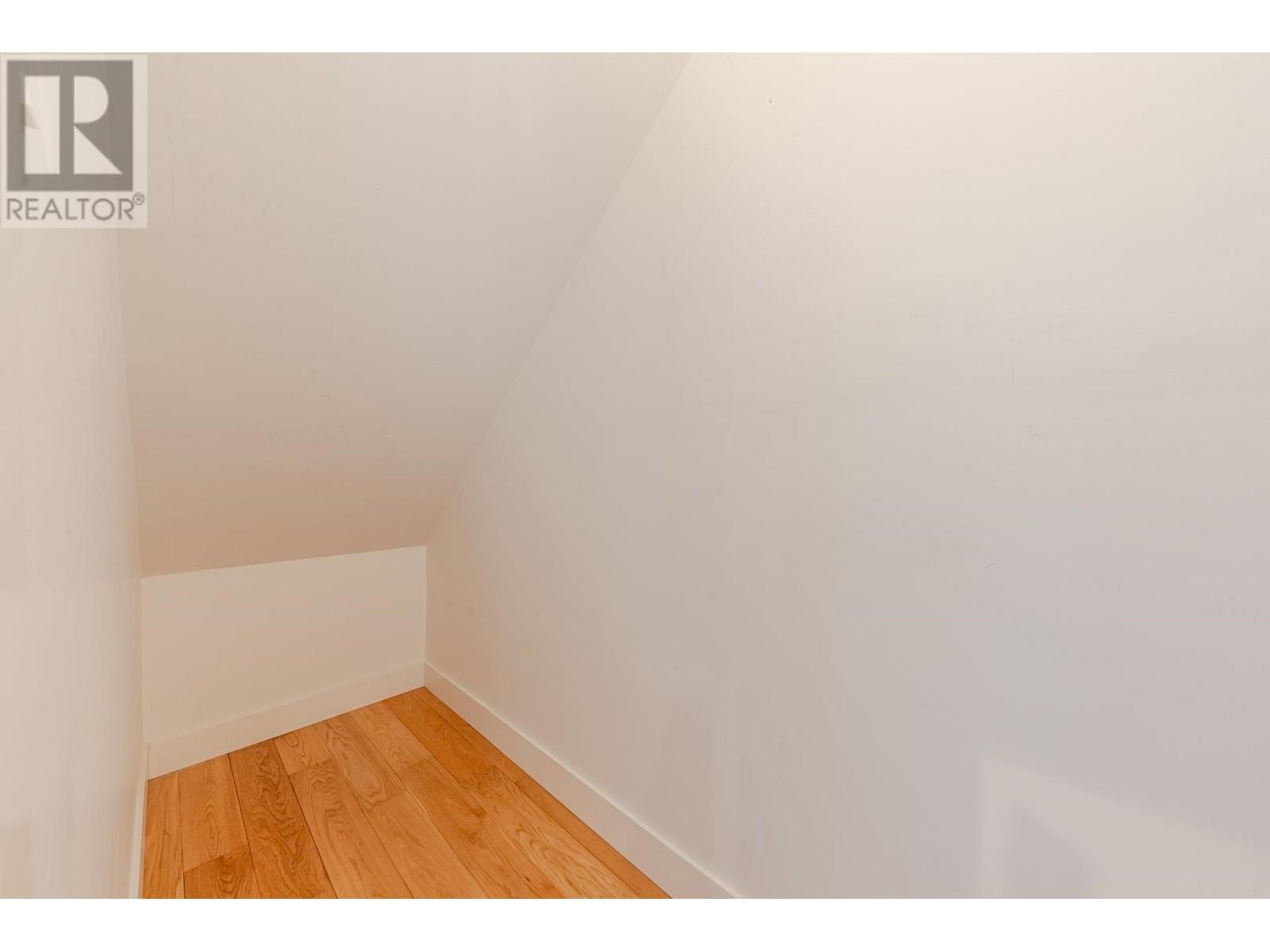 Listing Picture 19 of 37 : 236 W 1ST AVENUE, Vancouver / 溫哥華 - 魯藝地產 Yvonne Lu Group - MLS Medallion Club Member