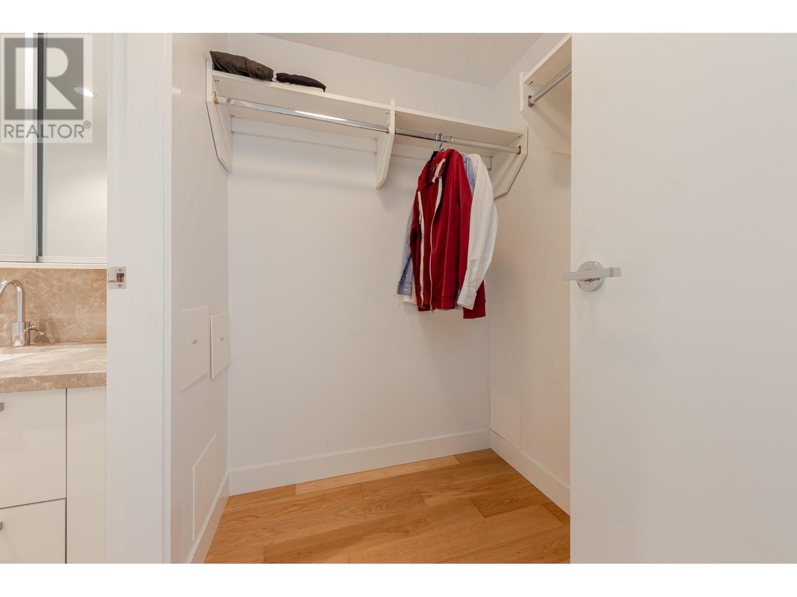 Listing Picture 24 of 37 : 236 W 1ST AVENUE, Vancouver / 溫哥華 - 魯藝地產 Yvonne Lu Group - MLS Medallion Club Member