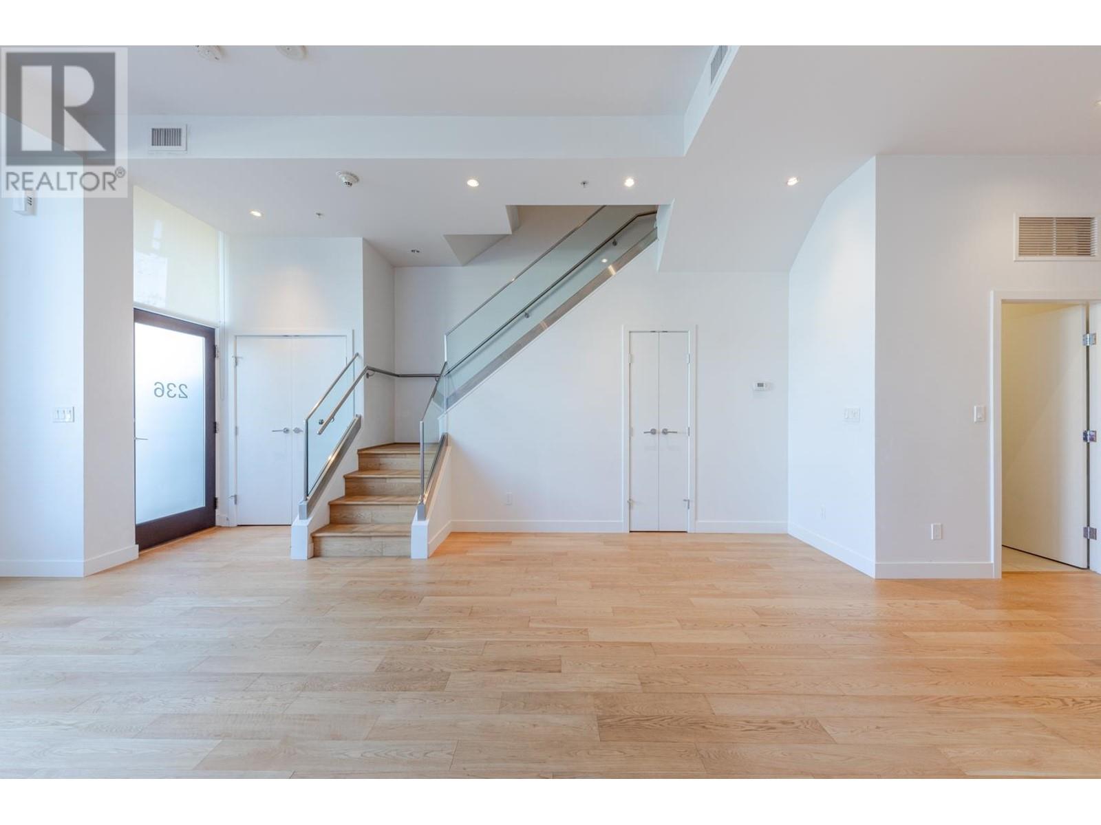 Listing Picture 11 of 37 : 236 W 1ST AVENUE, Vancouver / 溫哥華 - 魯藝地產 Yvonne Lu Group - MLS Medallion Club Member