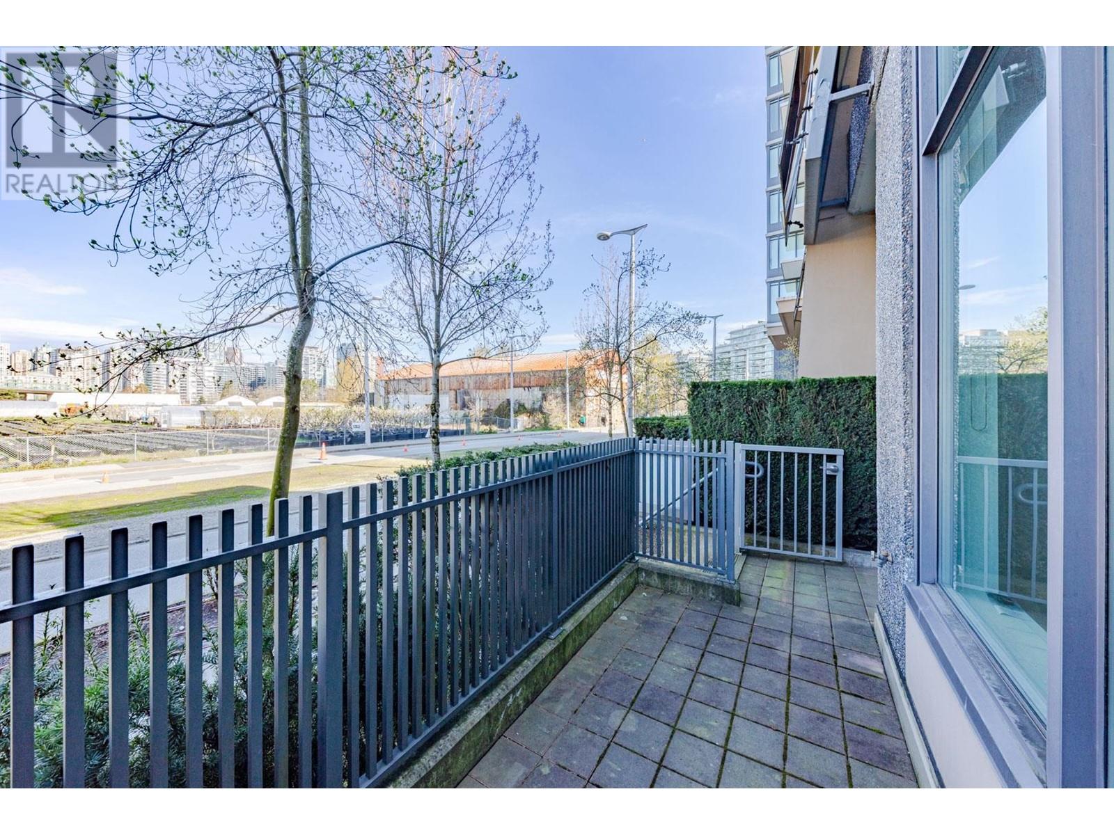 Listing Picture 2 of 37 : 236 W 1ST AVENUE, Vancouver / 溫哥華 - 魯藝地產 Yvonne Lu Group - MLS Medallion Club Member