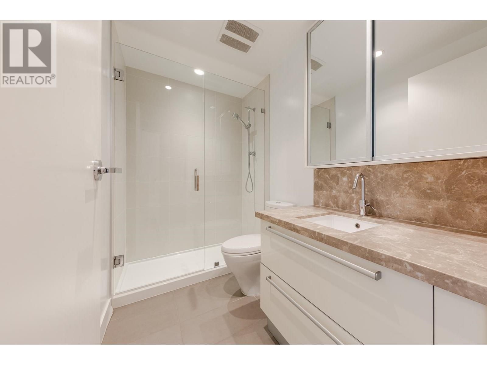 Listing Picture 25 of 37 : 236 W 1ST AVENUE, Vancouver / 溫哥華 - 魯藝地產 Yvonne Lu Group - MLS Medallion Club Member