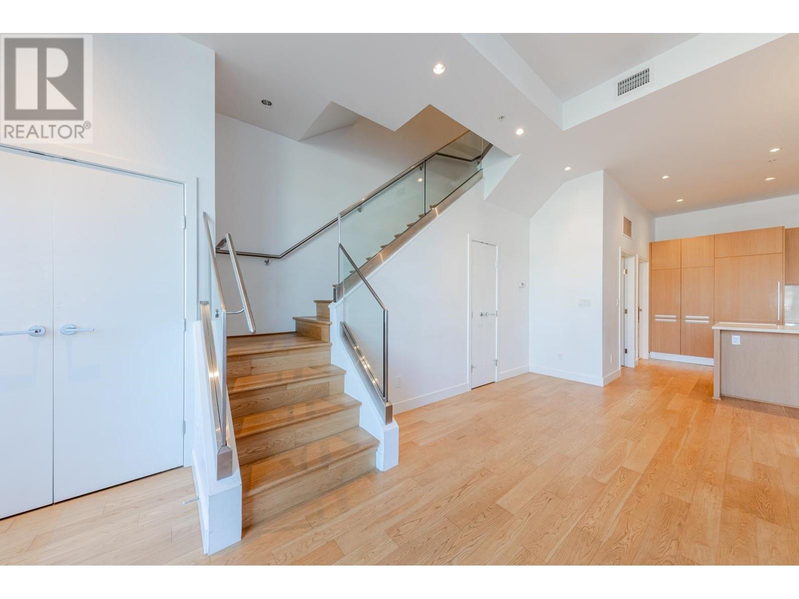 Listing Picture 13 of 37 : 236 W 1ST AVENUE, Vancouver / 溫哥華 - 魯藝地產 Yvonne Lu Group - MLS Medallion Club Member