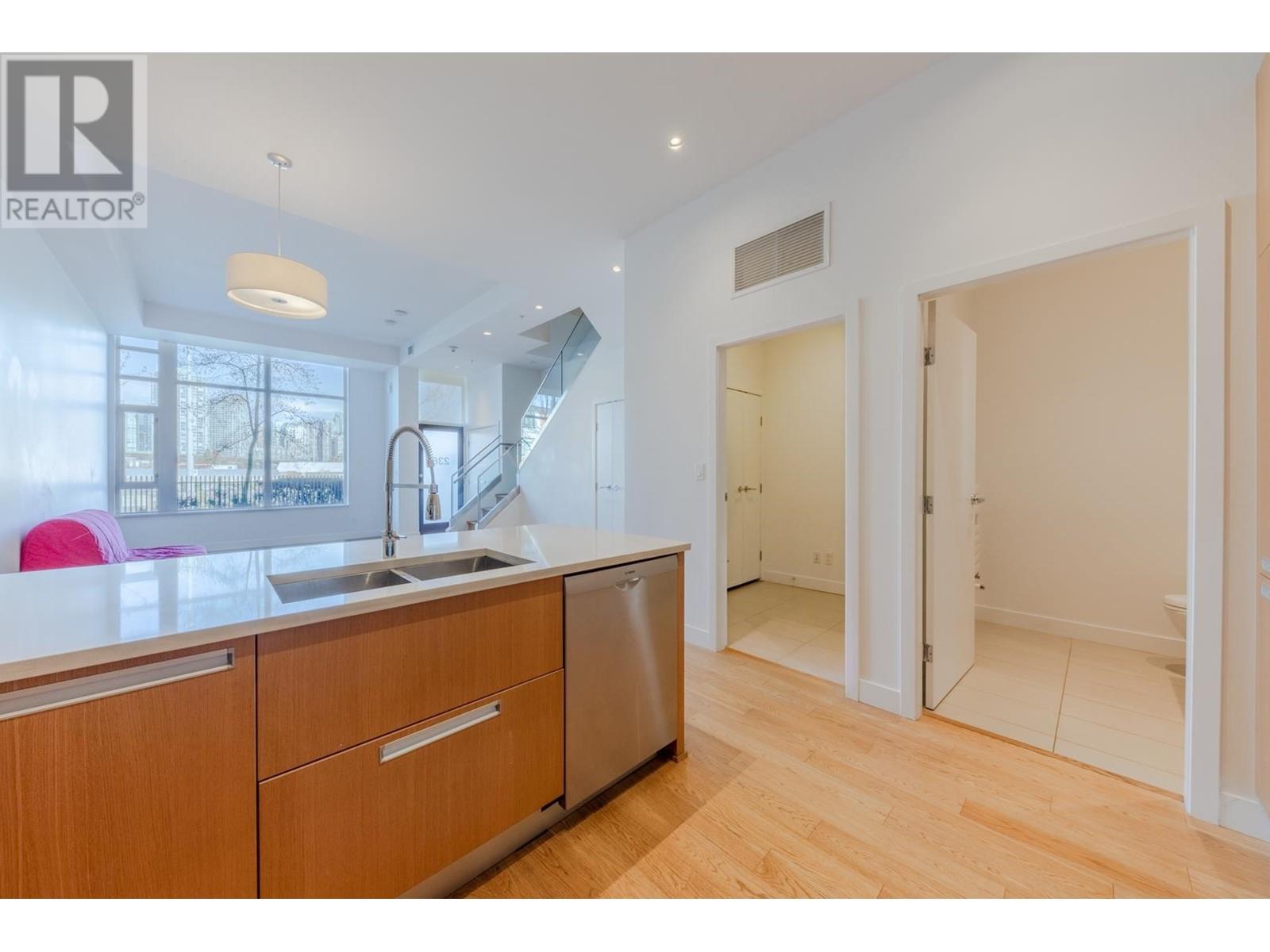 Listing Picture 5 of 37 : 236 W 1ST AVENUE, Vancouver / 溫哥華 - 魯藝地產 Yvonne Lu Group - MLS Medallion Club Member