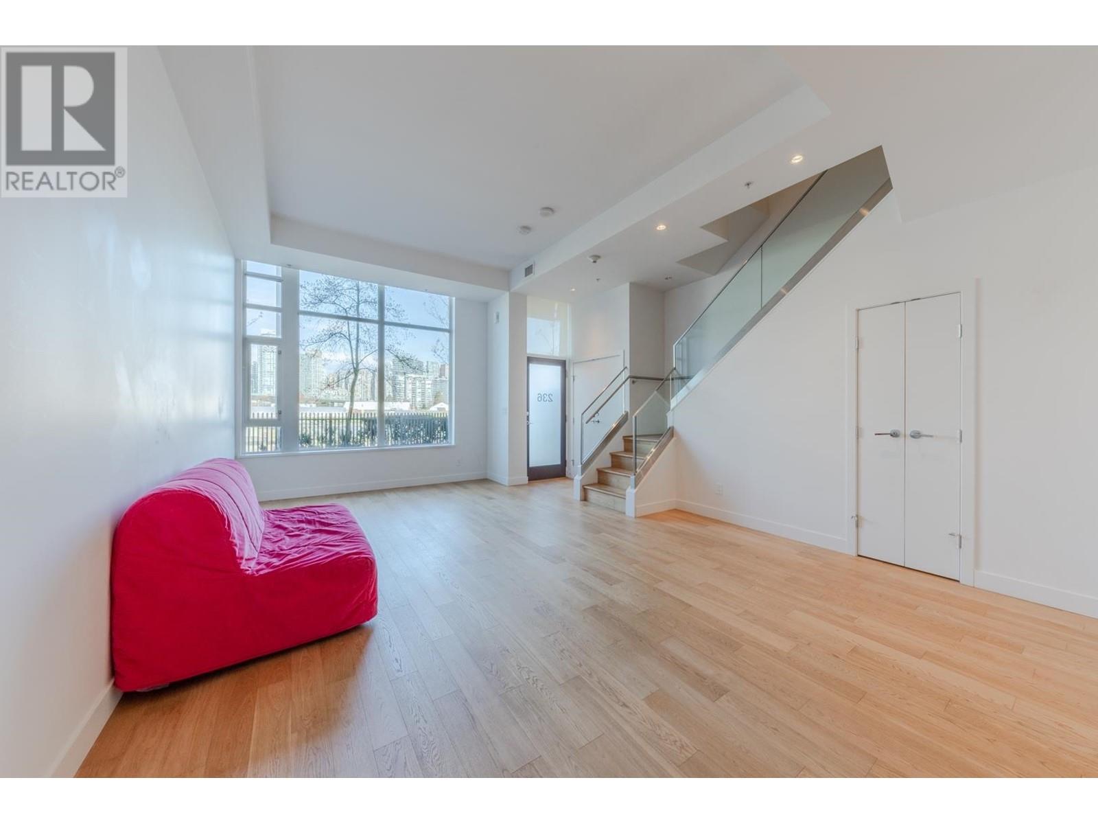 Listing Picture 10 of 37 : 236 W 1ST AVENUE, Vancouver / 溫哥華 - 魯藝地產 Yvonne Lu Group - MLS Medallion Club Member