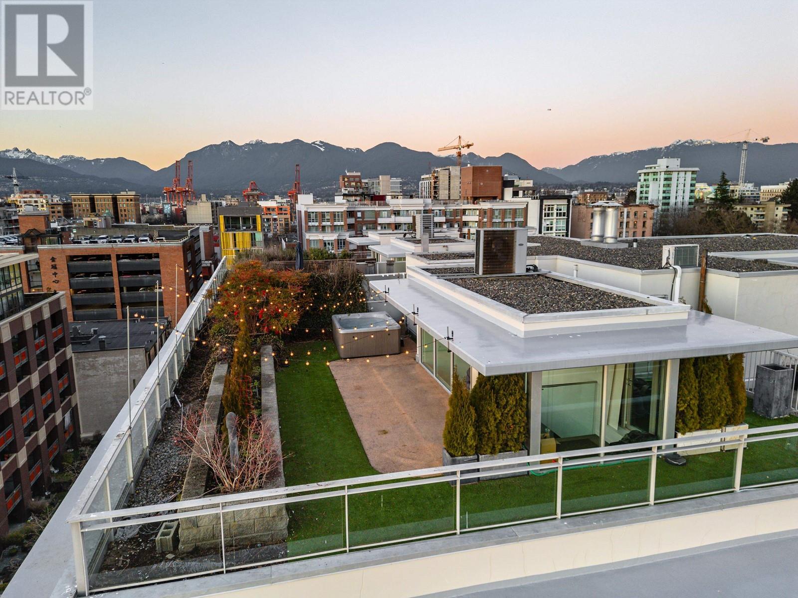 801 221 Union Street, Vancouver, British Columbia  V6A 0B4 - Photo 2 - R2965578