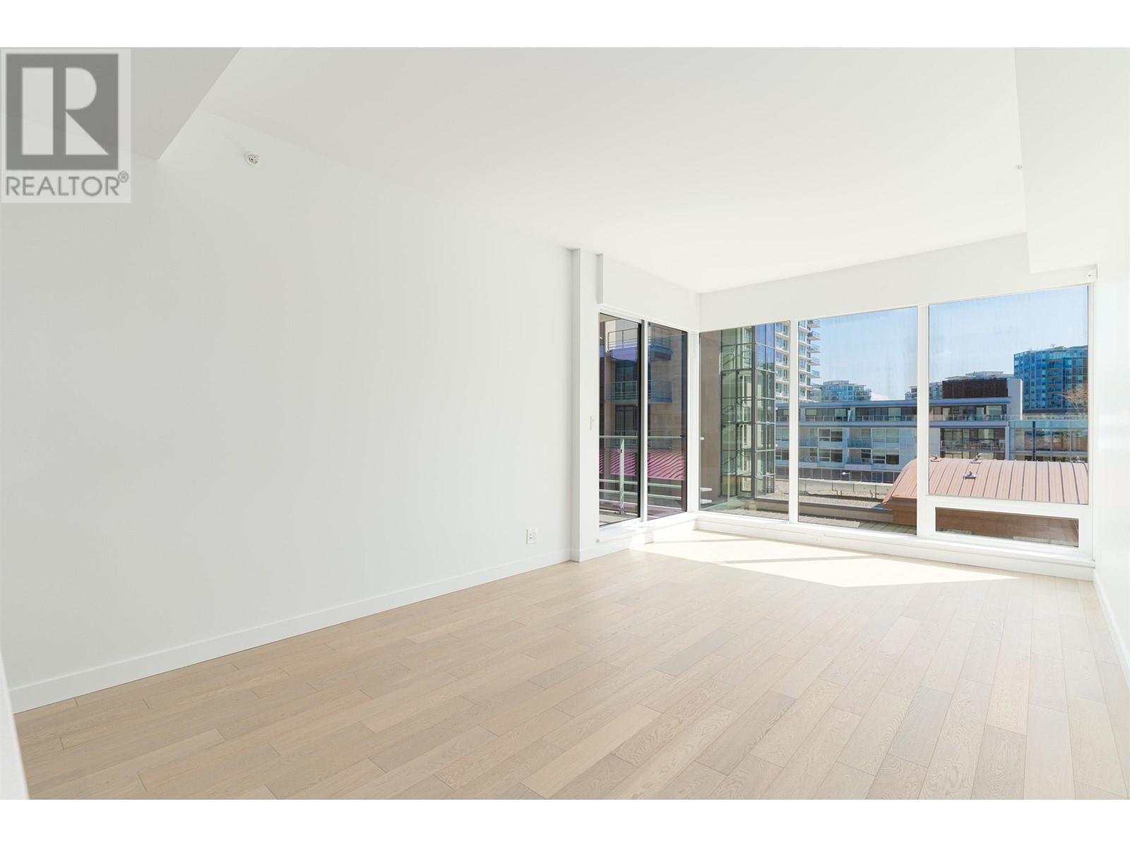 Listing Picture 4 of 21 : 713 6688 PEARSON WAY, Richmond / 烈治文 - 魯藝地產 Yvonne Lu Group - MLS Medallion Club Member
