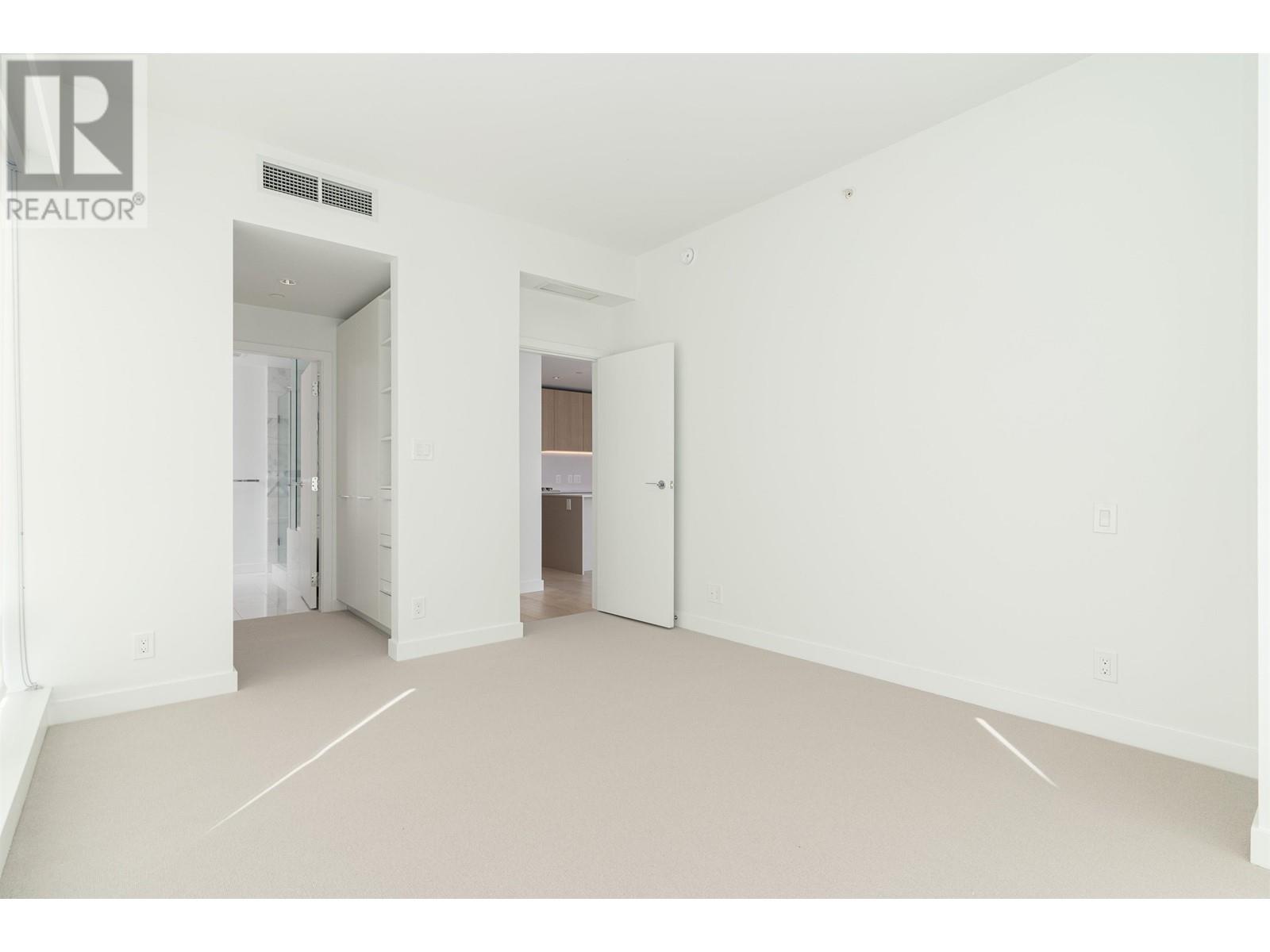 Listing Picture 12 of 21 : 713 6688 PEARSON WAY, Richmond / 烈治文 - 魯藝地產 Yvonne Lu Group - MLS Medallion Club Member
