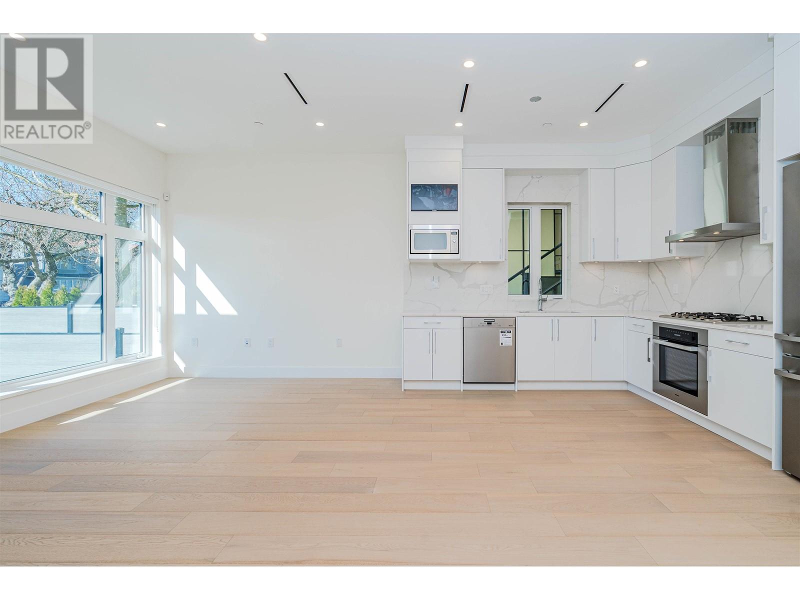 Property at 8192 CARTIER STREET image 2