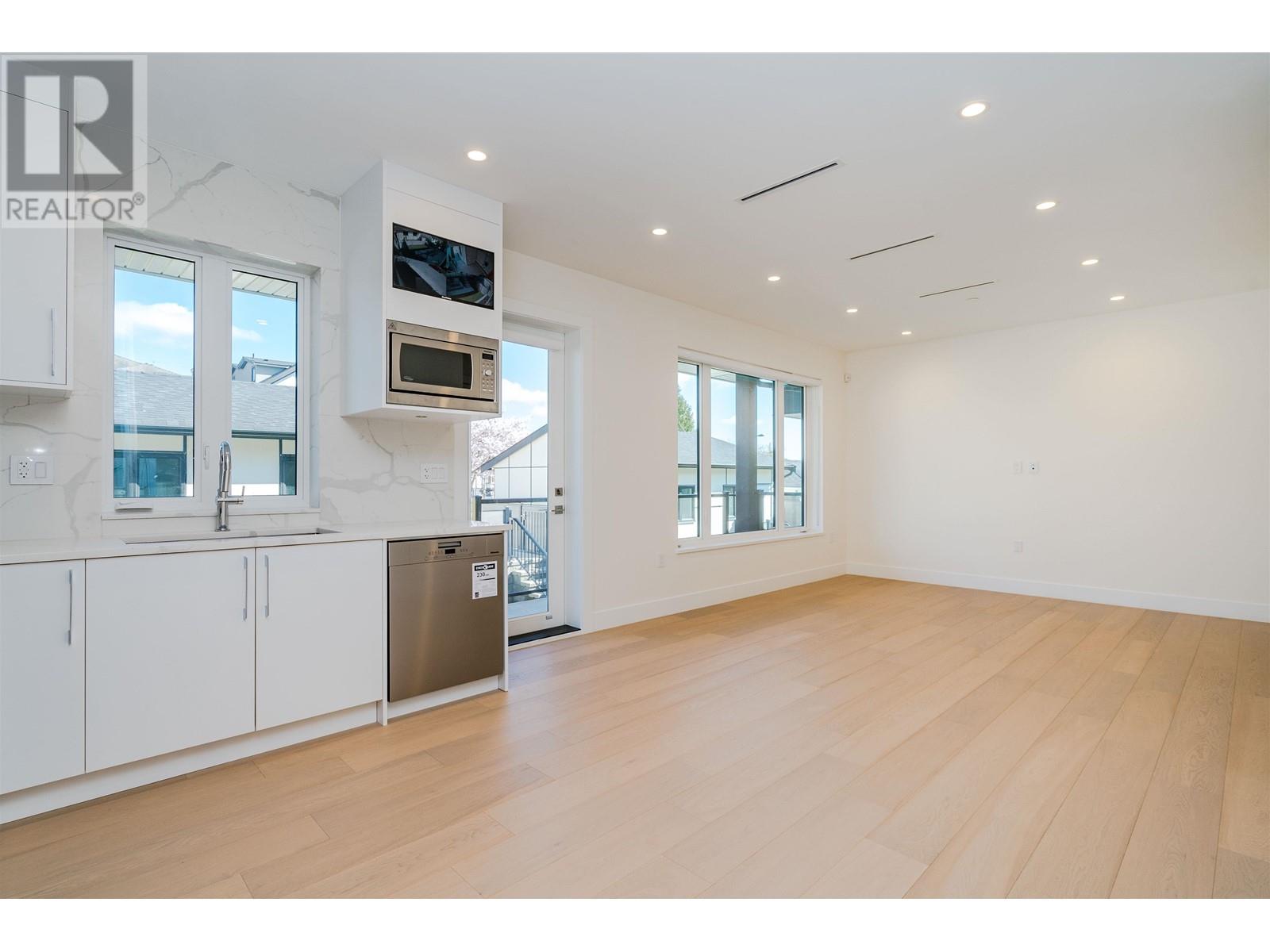 Property at 8182 CARTIER STREET image 3