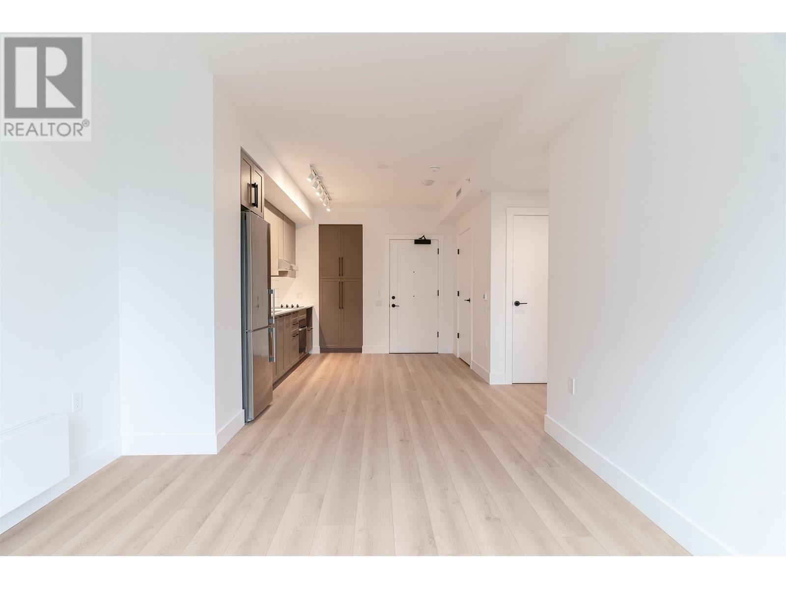 Listing Picture 14 of 28 : 405 8750 UNIVERSITY CRESCENT, Burnaby / 本拿比 - 魯藝地產 Yvonne Lu Group - MLS Medallion Club Member
