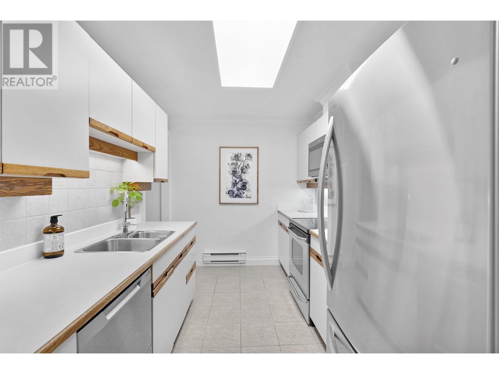 204 3441 Curle Avenue, Burnaby, British Columbia  V5G 4P4 - Photo 5 - R2967227